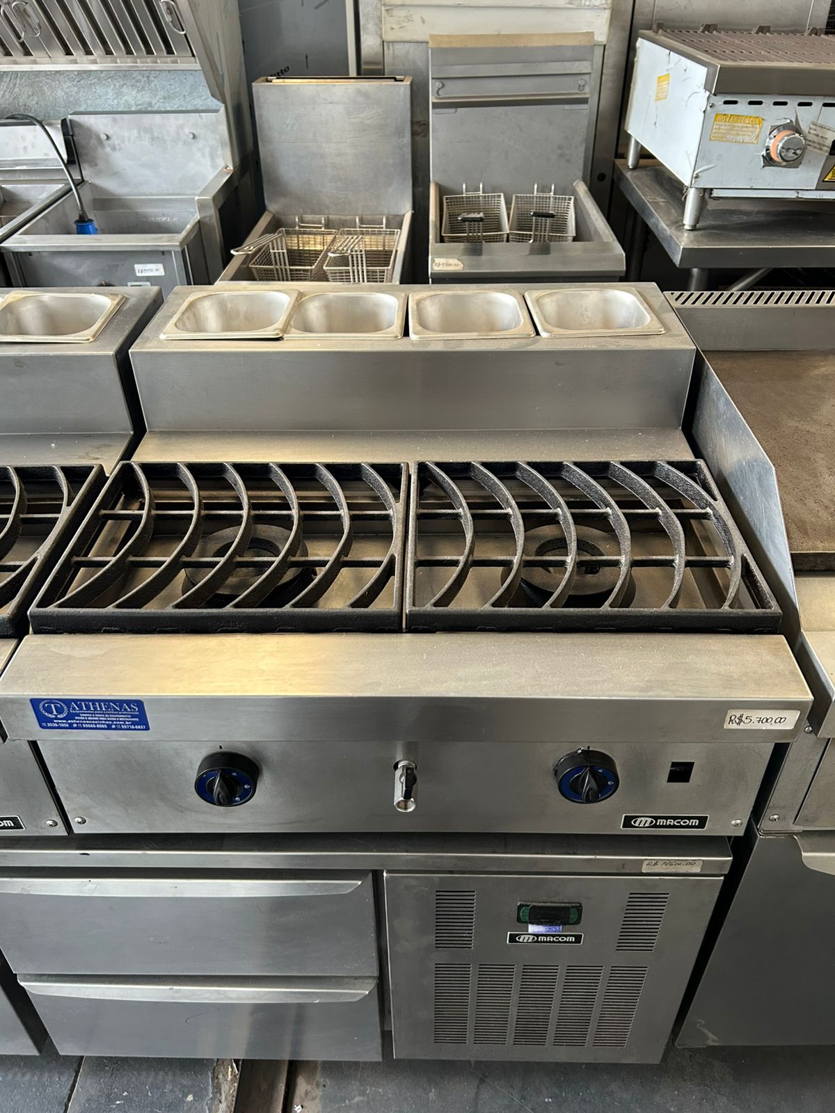 Fogão de encosto a gás Macom