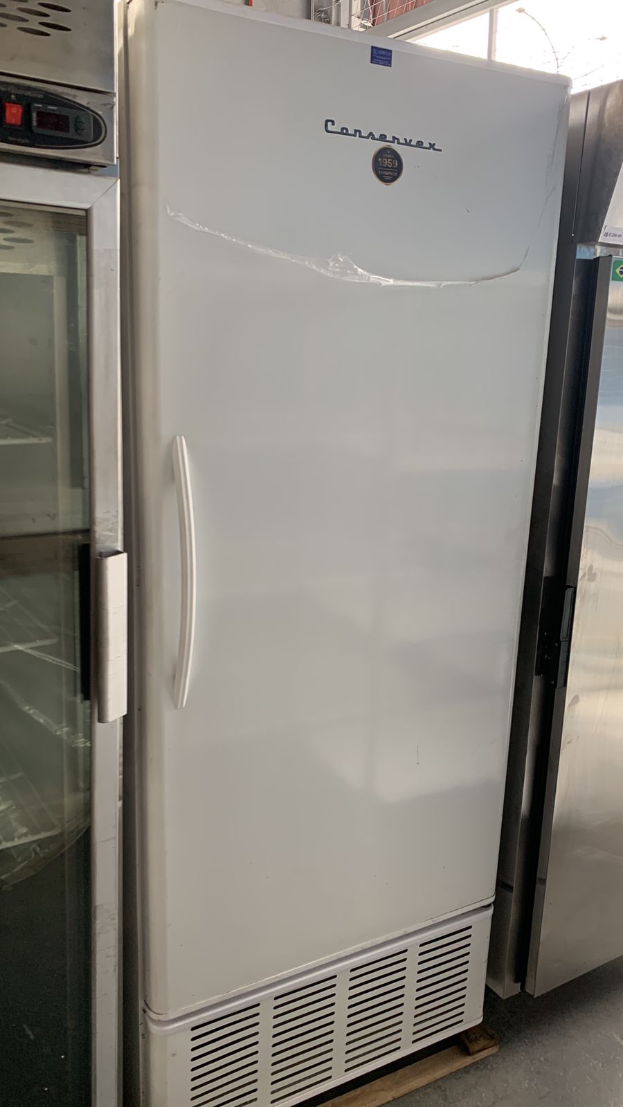FREEZER TRIPLA AÇÃO PORTA CEGA BRANCO 600L CONSERVEX