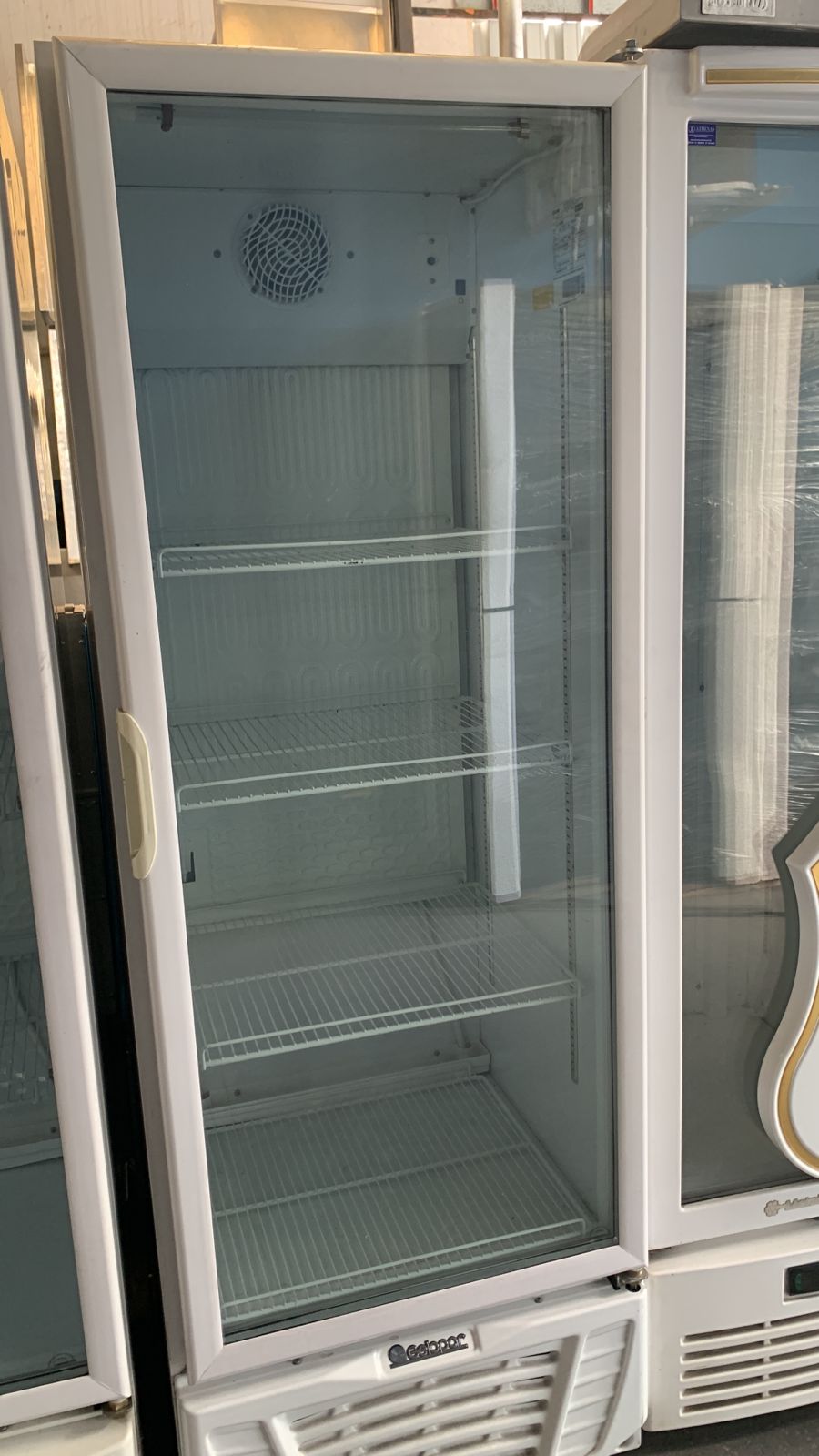 Refrigerador Vertical de Bebidas Gelopar