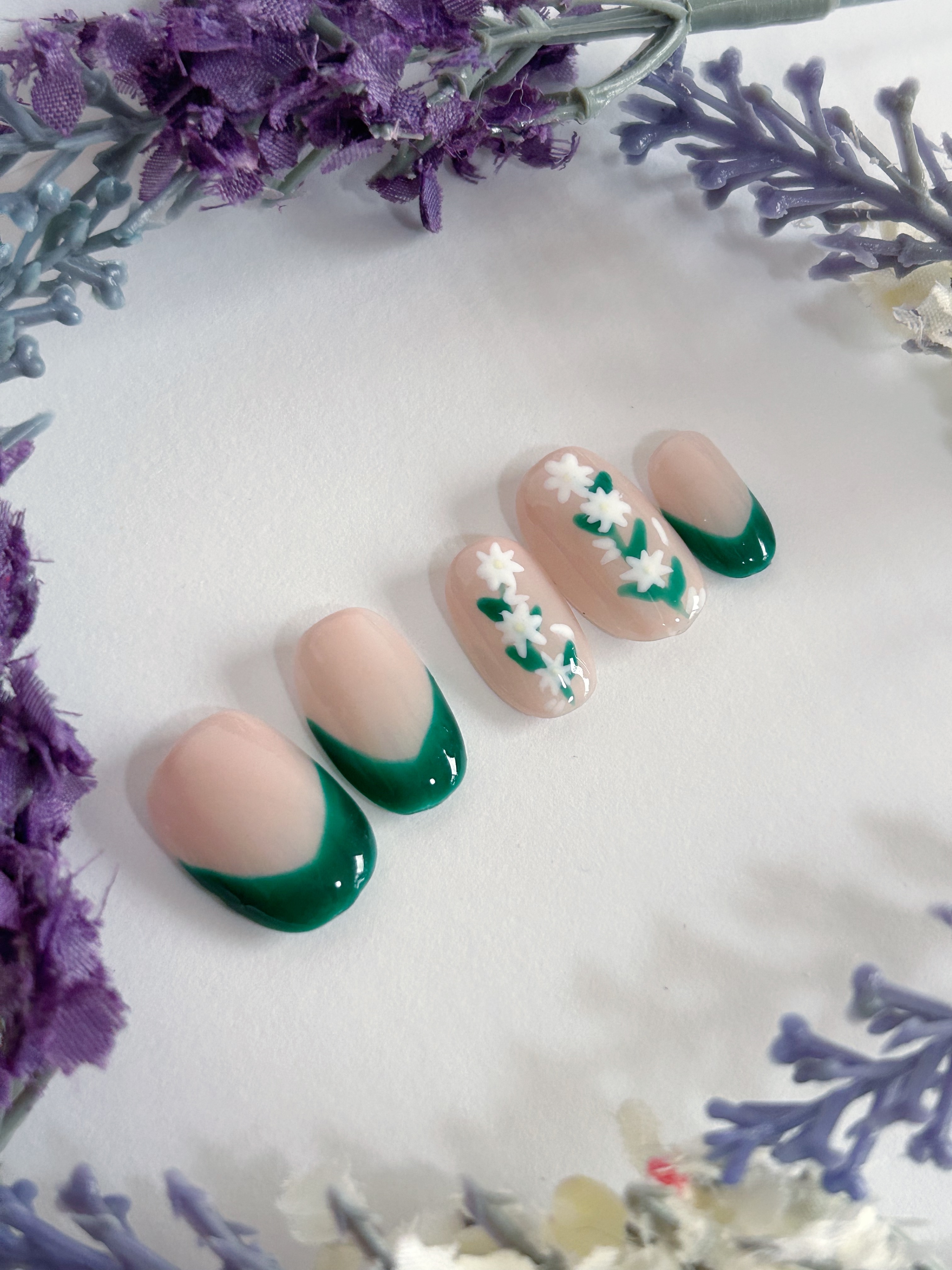 Floral Accent Press-On Nails