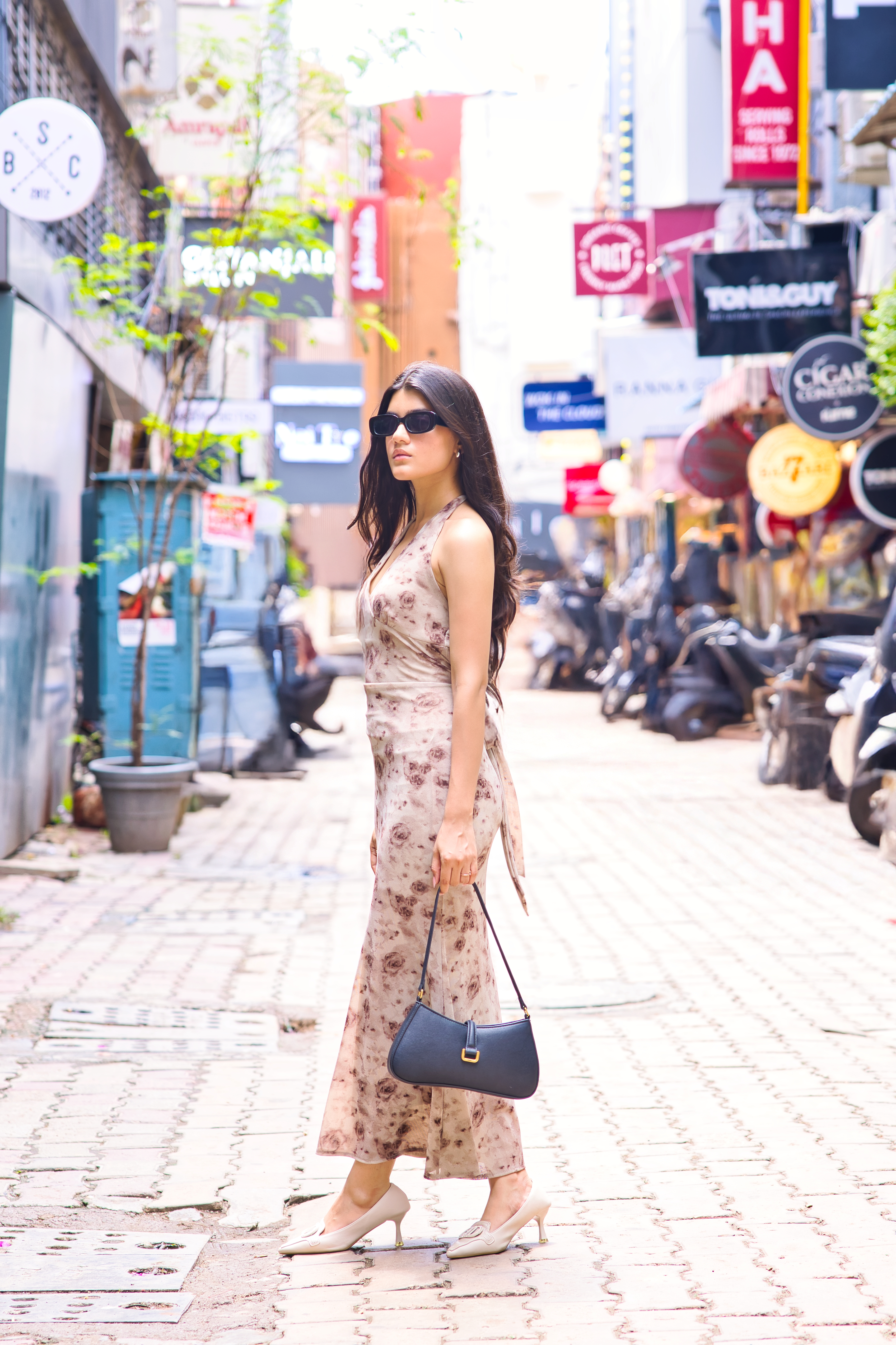 VINTAGE BLOOM BACKLESS HALTER DRESS