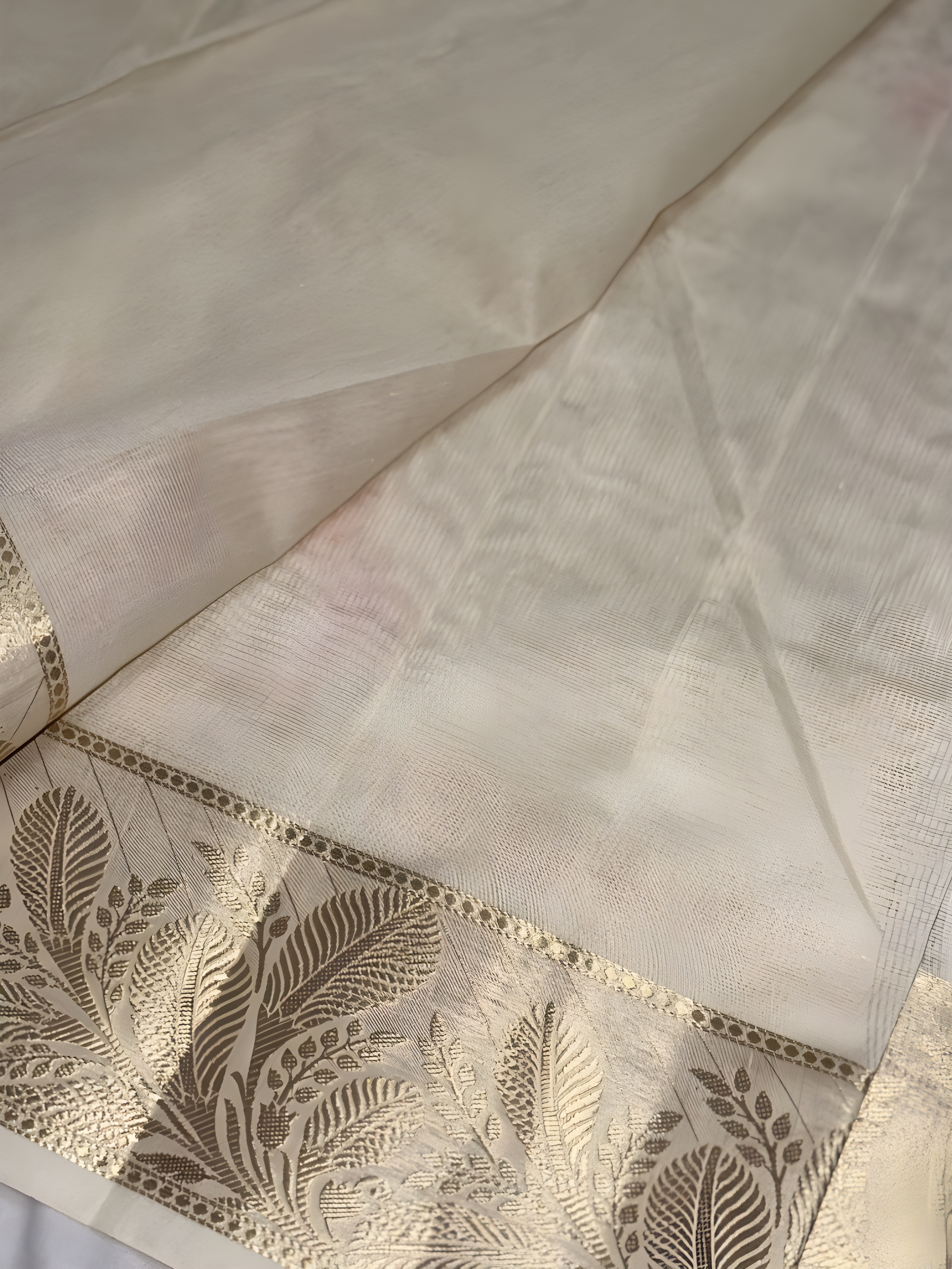 NET SILK SAREE.. Floral and Metallic Table Runner