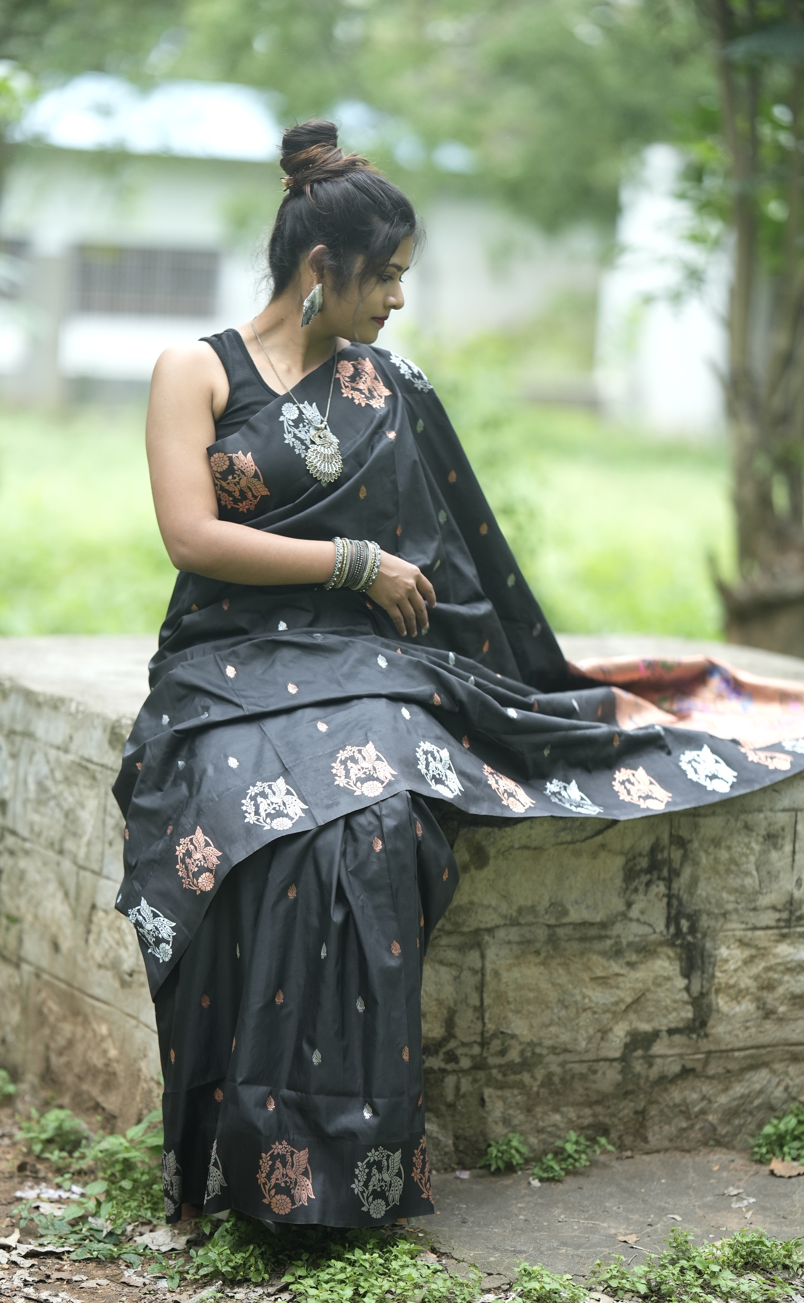 Coper Silver Zari Woven Butti Banarasi Silk Saree With Border With Coper Zari Woven Paithani pallu