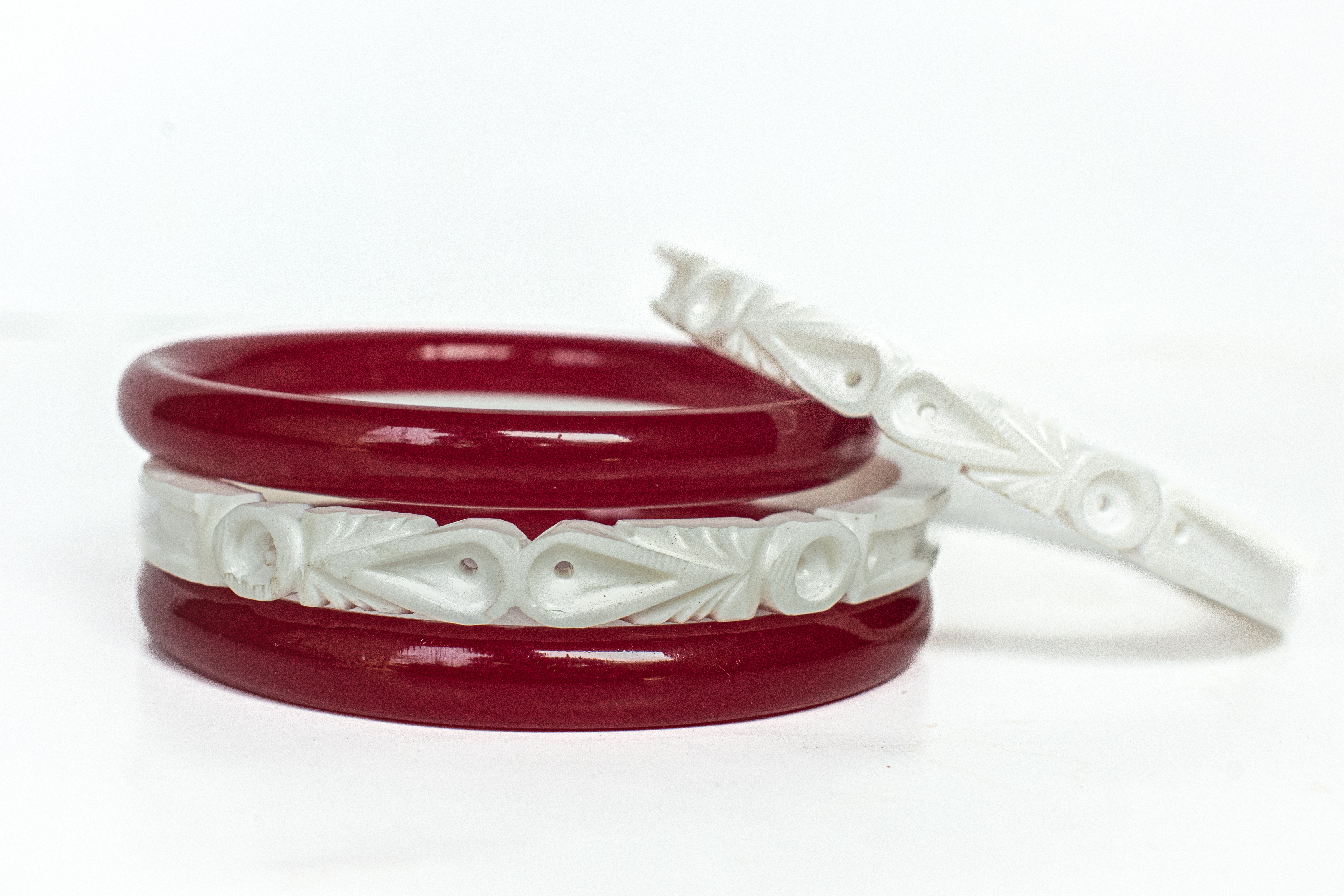 Carved Sakha Pola set for gold design on top.