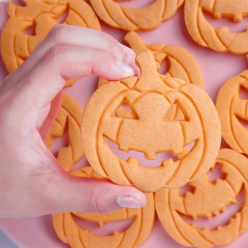 Pumpkin-shaped Cookie Cutter Set
