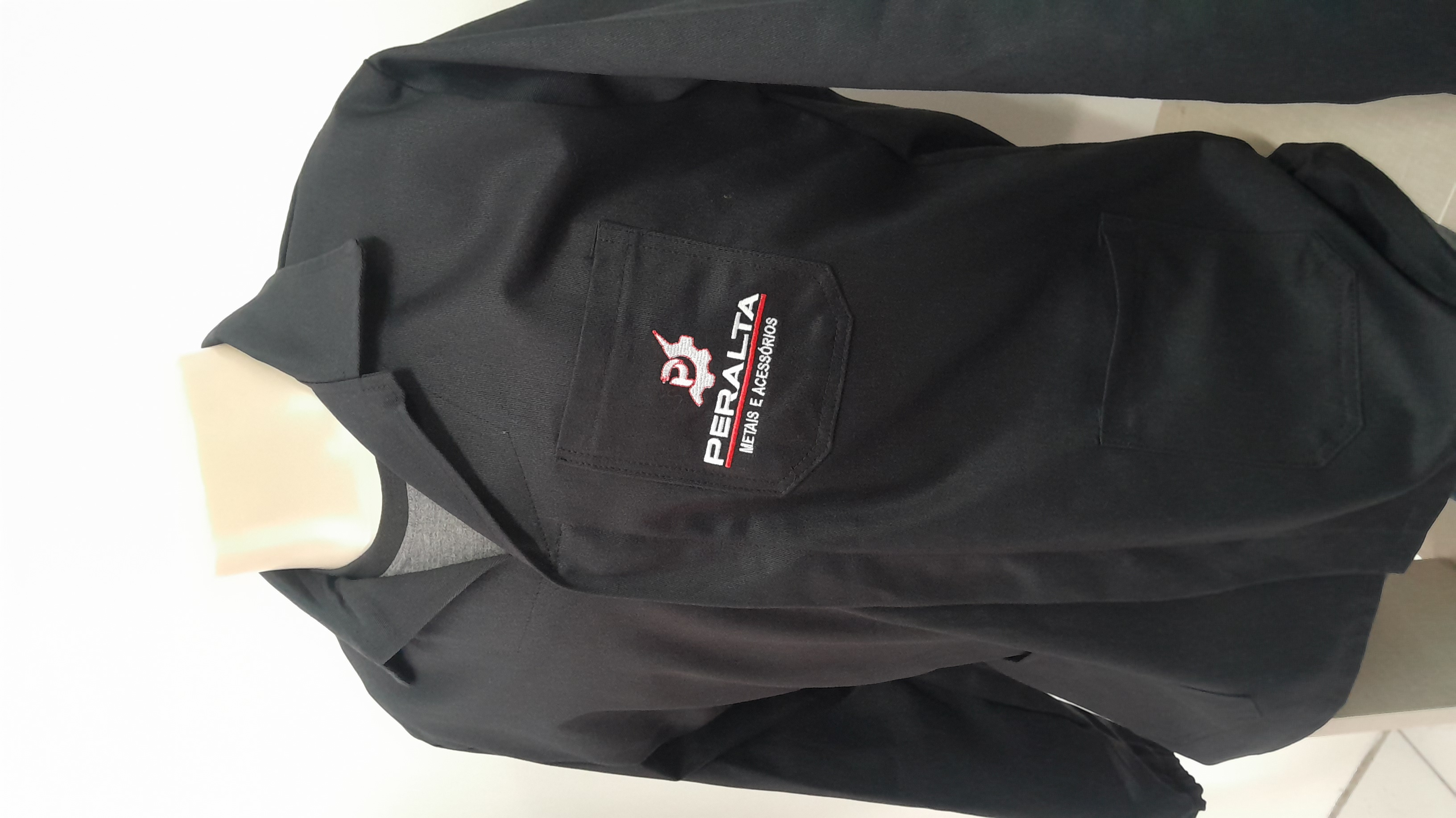 Jalecos Profissionais. Manga Curta e Longa.