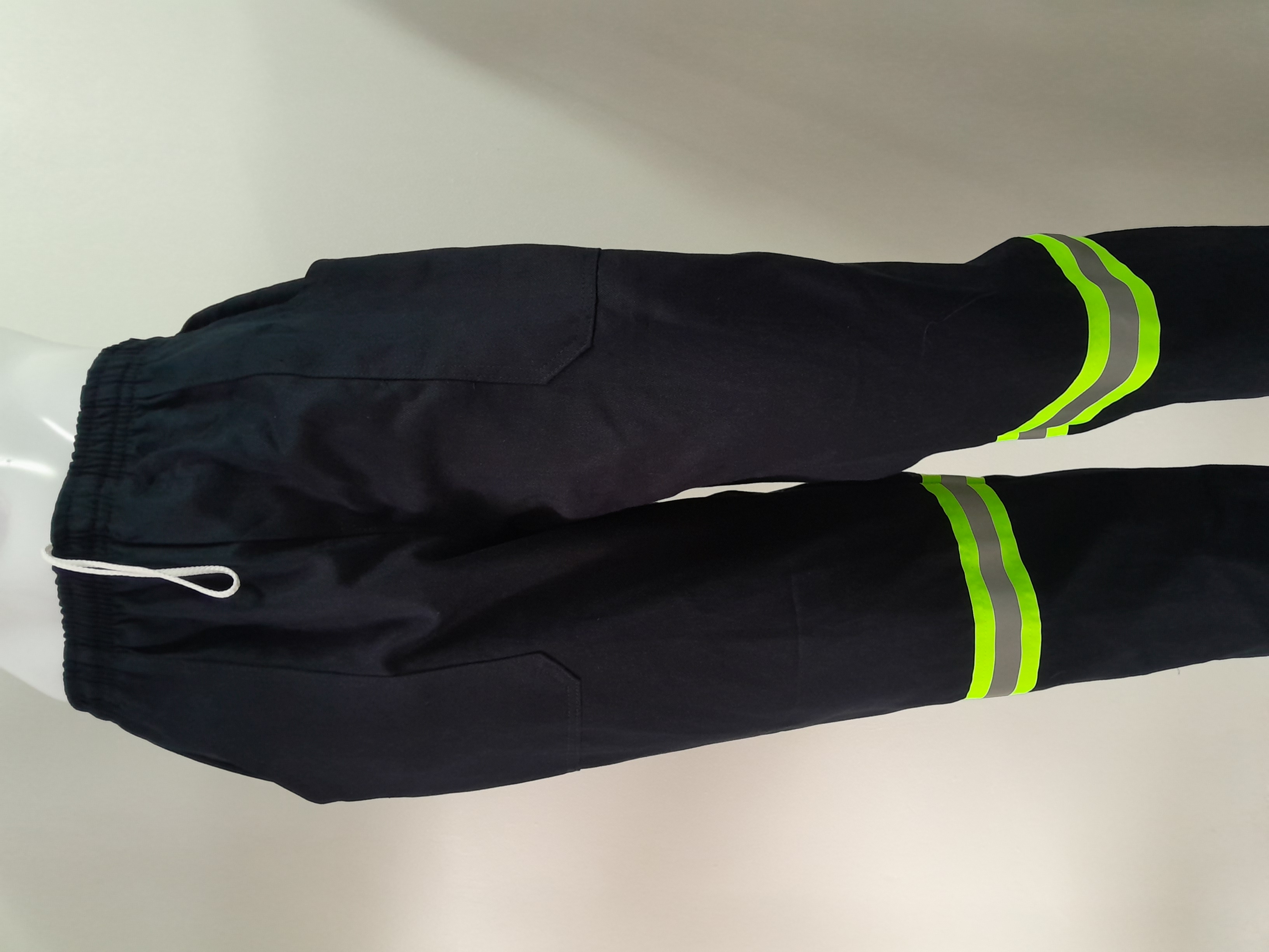 Calças e Bermudas em Sarja.