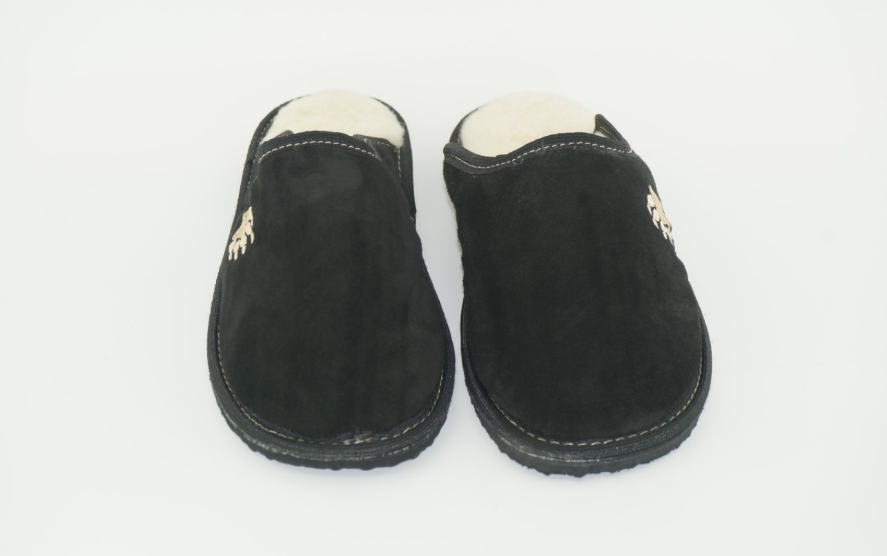 Vyriškos šlepetės iš verstos odos "Tigro letena" su vilna viduje 