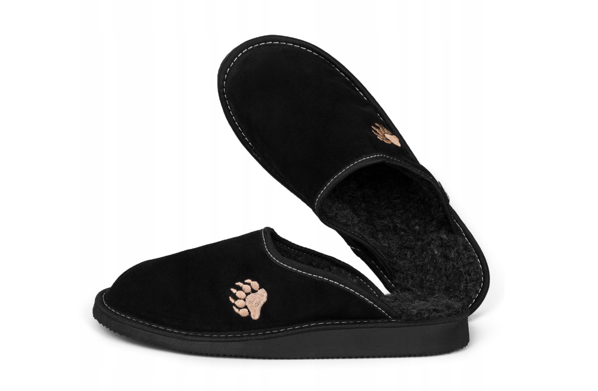 Vyriškos šlepetės iš verstos odos "Tigro letena" su vilna viduje (juodos)