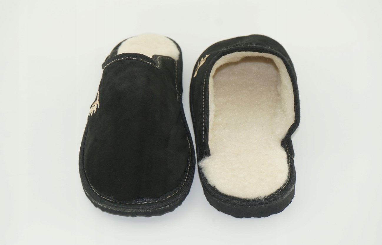 Vyriškos šlepetės iš verstos odos "Tigro letena" su vilna viduje 