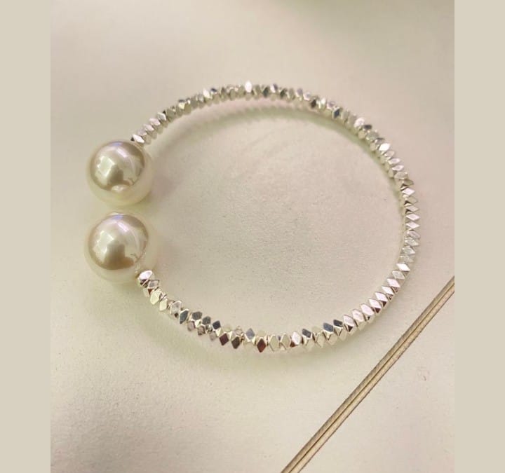 Elegant Pearl and Silver Bracelet