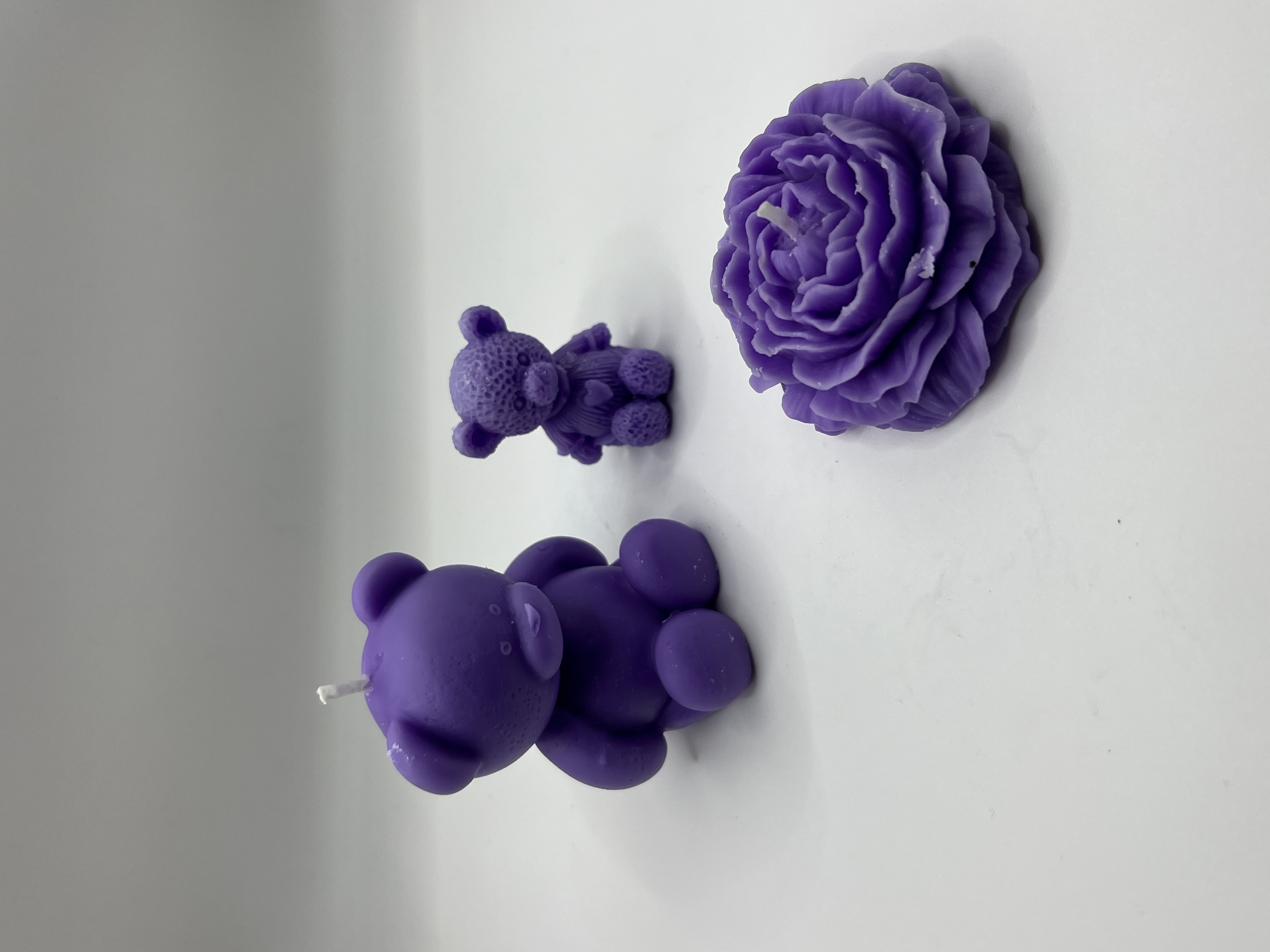 Set di candele viola decorativo