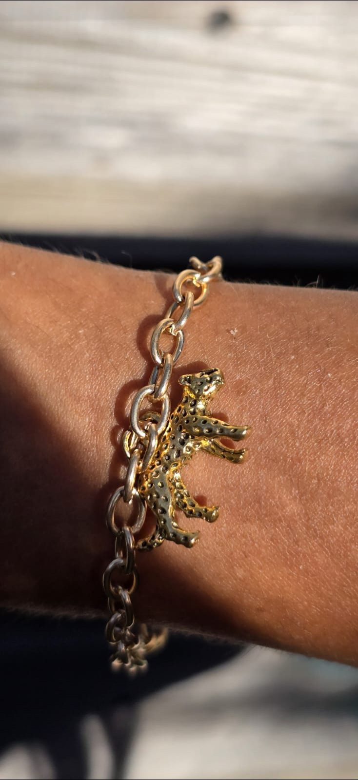 Gouden armband met luipaard hanger