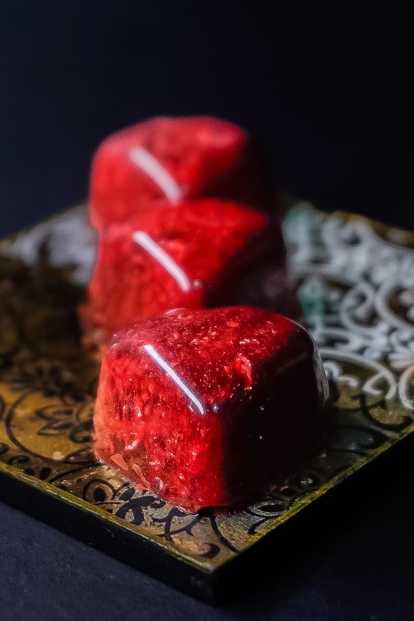 Deliciosos chocolates artesanales rellenos de amor