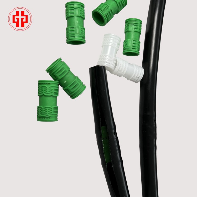 Embedded cylindrical drip irrigation pipe for farmland water-saving irrigation