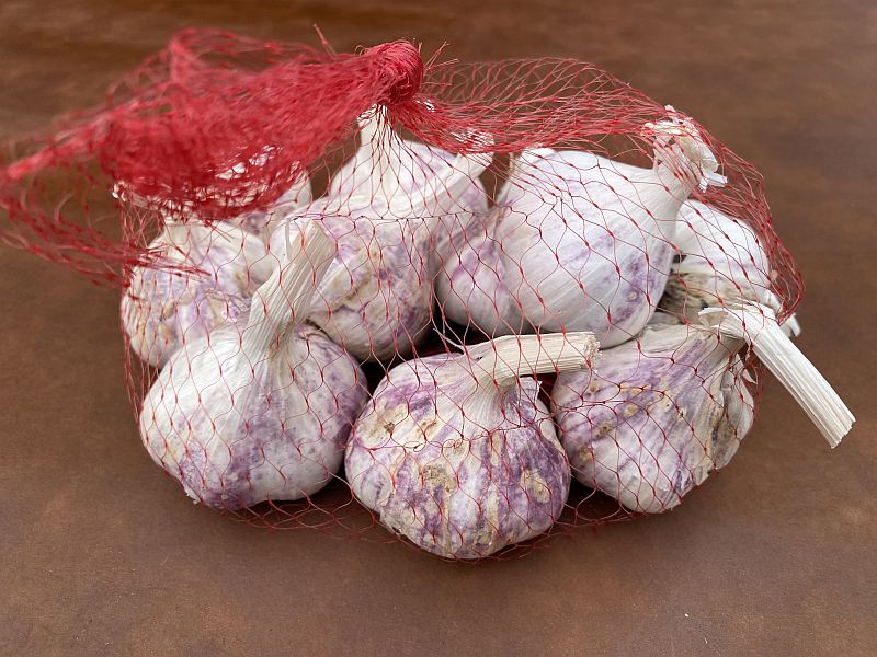 Inchelium Red garlic bulbs