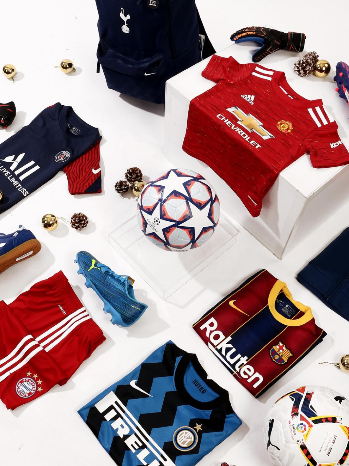 Camisetas, balones y calzado de fútbol.