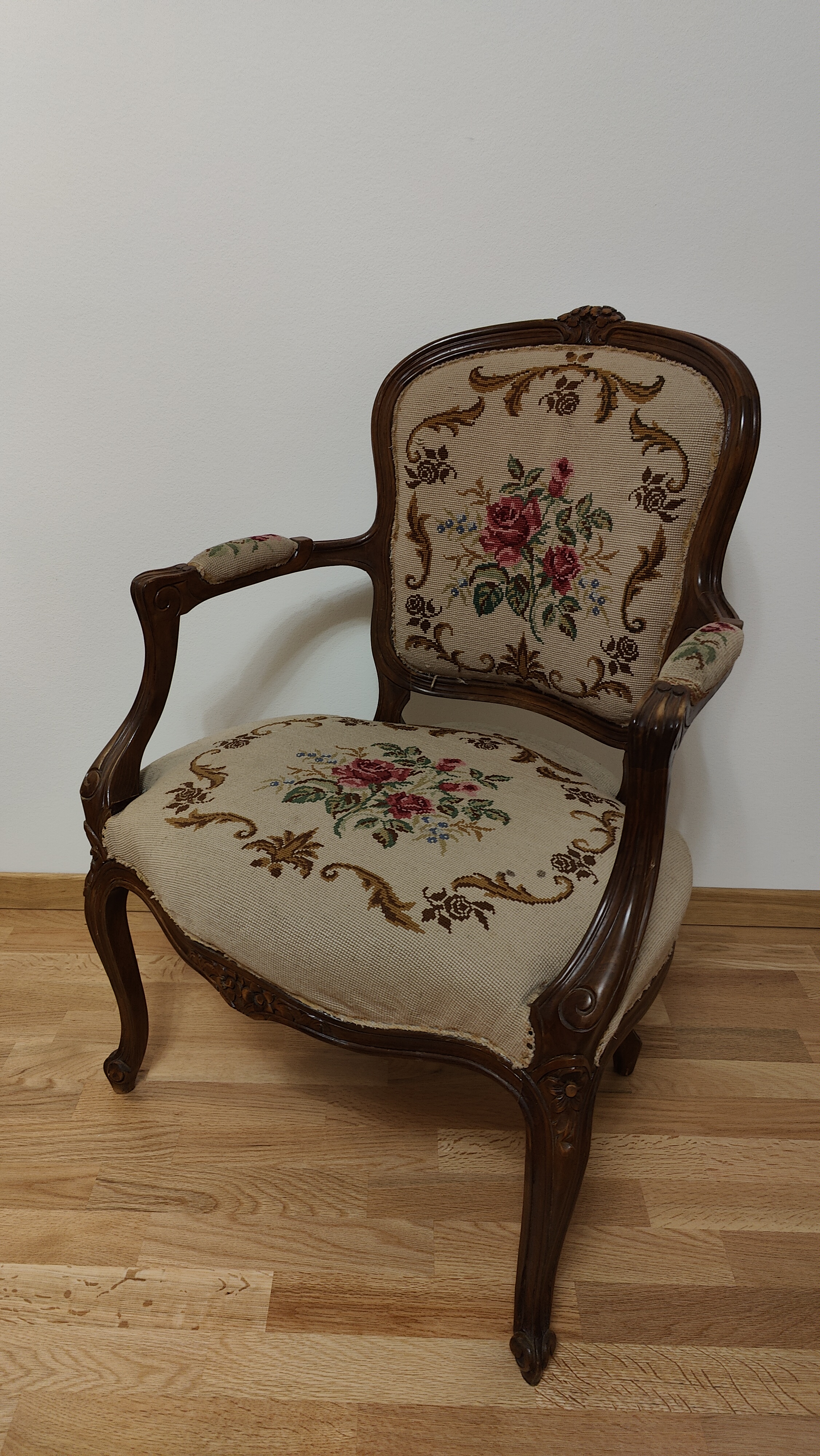 Siuvinėtas Krėslas