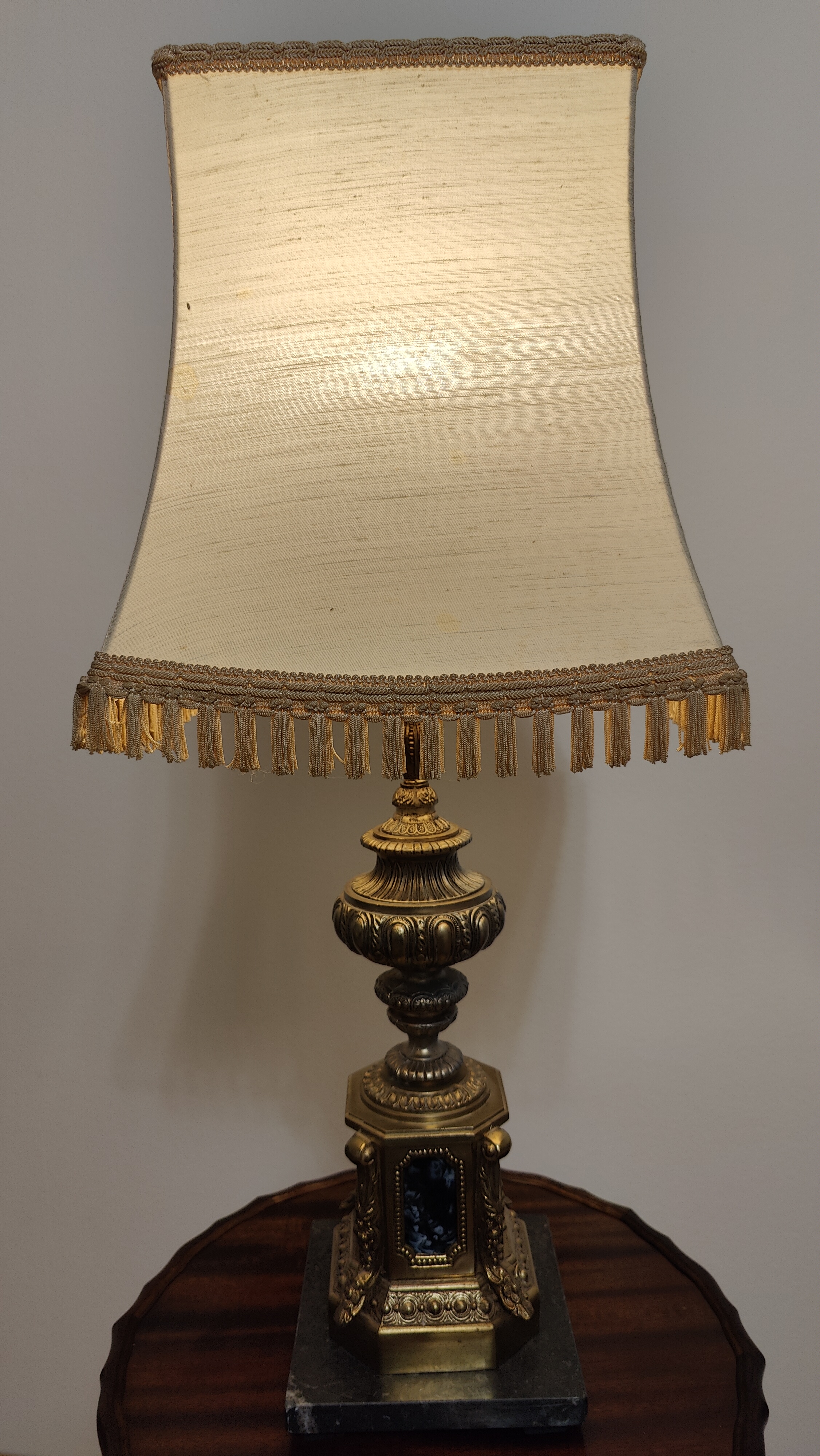 Siuvinėtas Krėslas