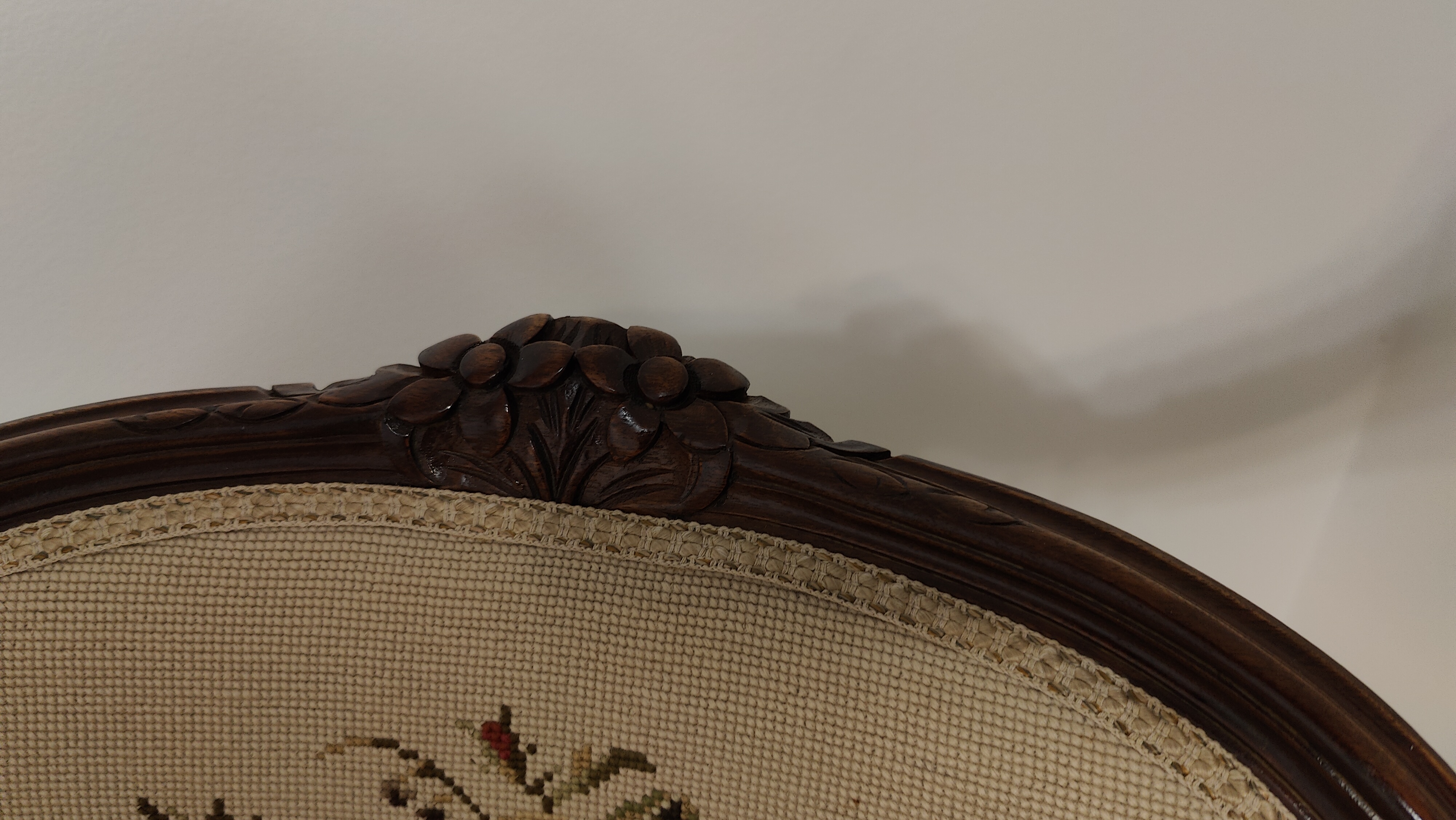 Siuvinėtas Krėslas