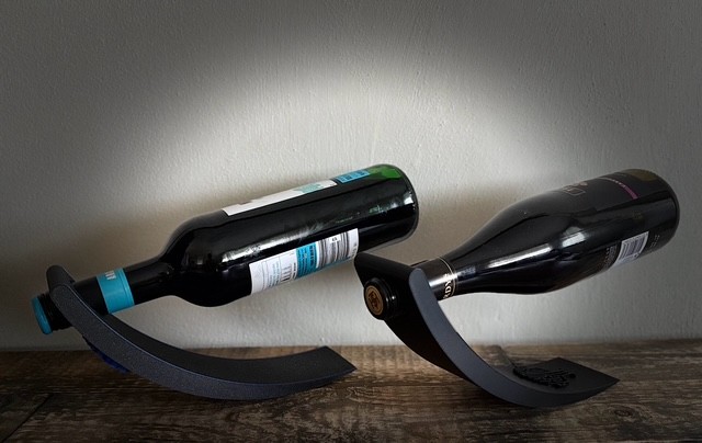 Balancing wine holder