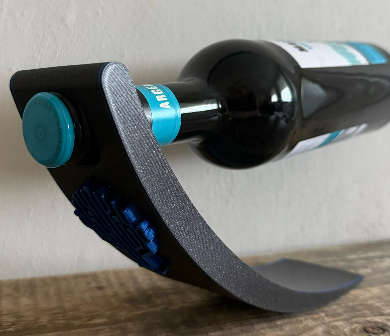 Balancing wine holder