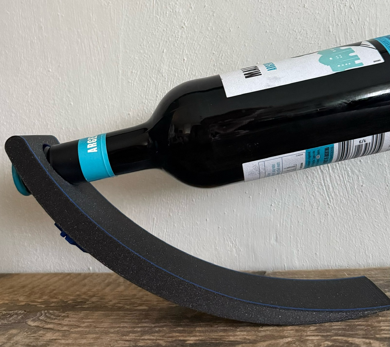 Balancing wine holder