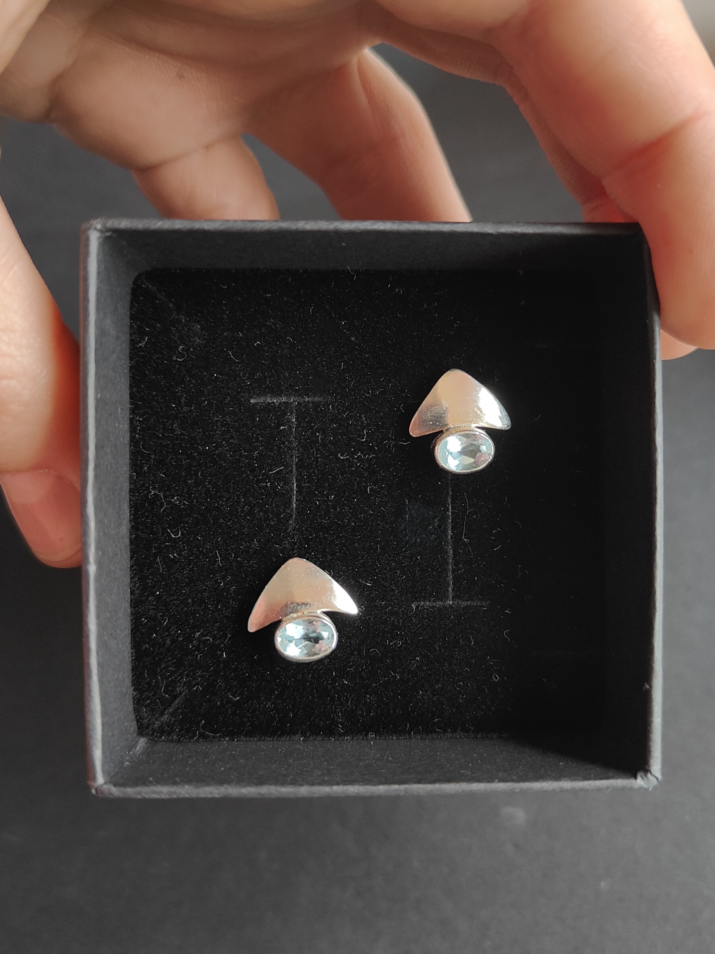 Sidabriniai auskarai su akvamarinais