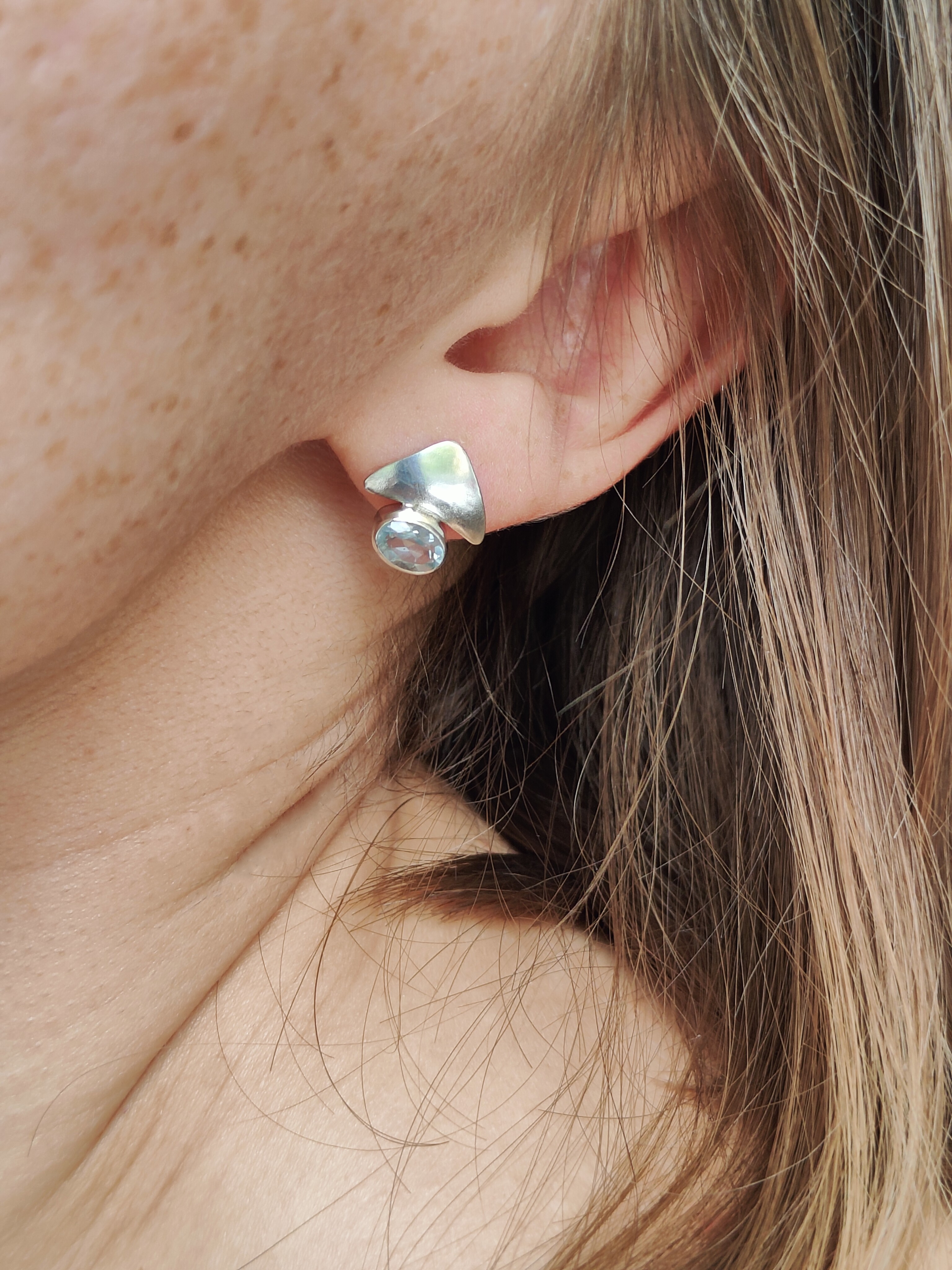 Sidabriniai auskarai su akvamarinais