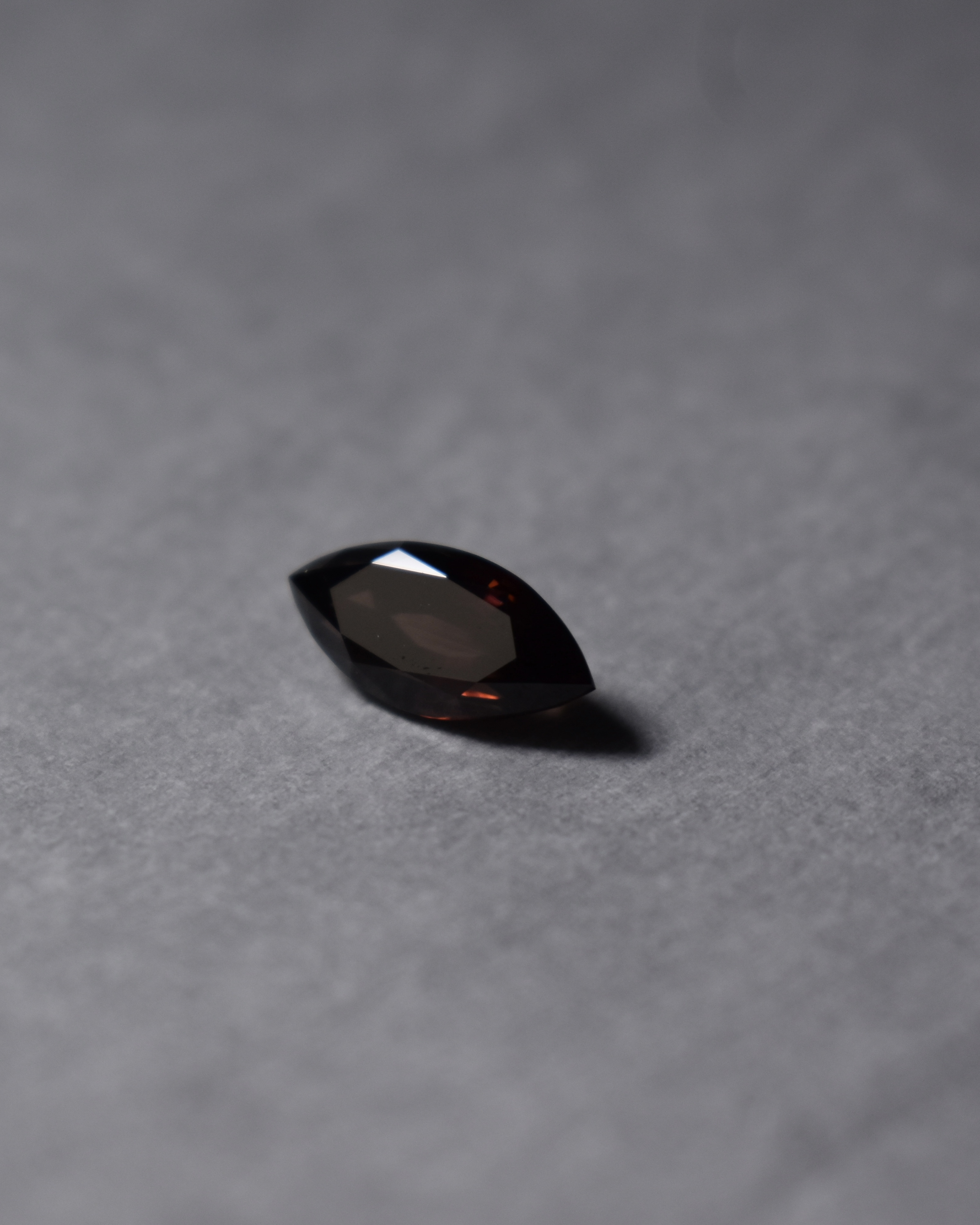 Blackish red Zircon (Natural)