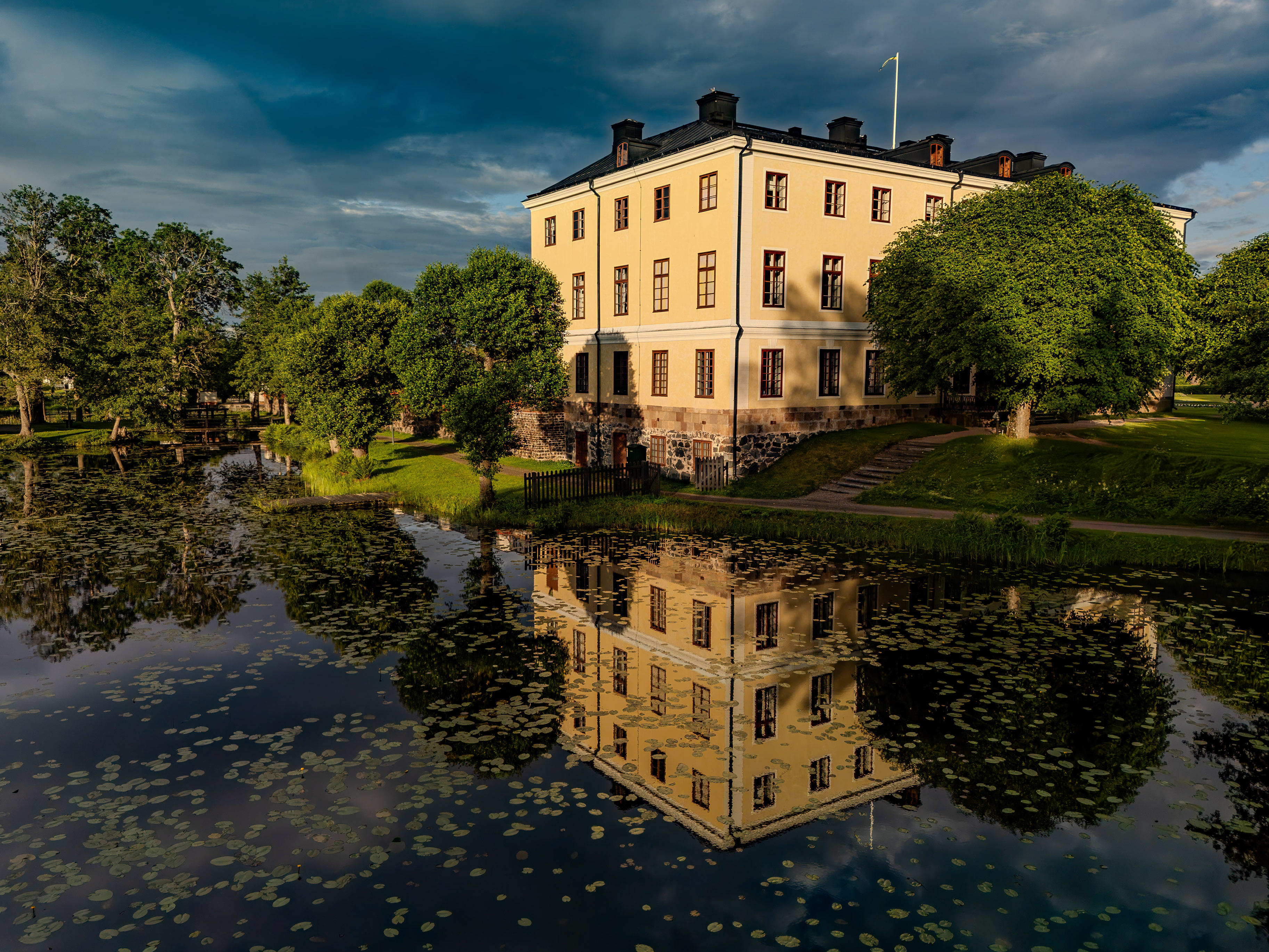 B013 The Manor by the Mill Pond