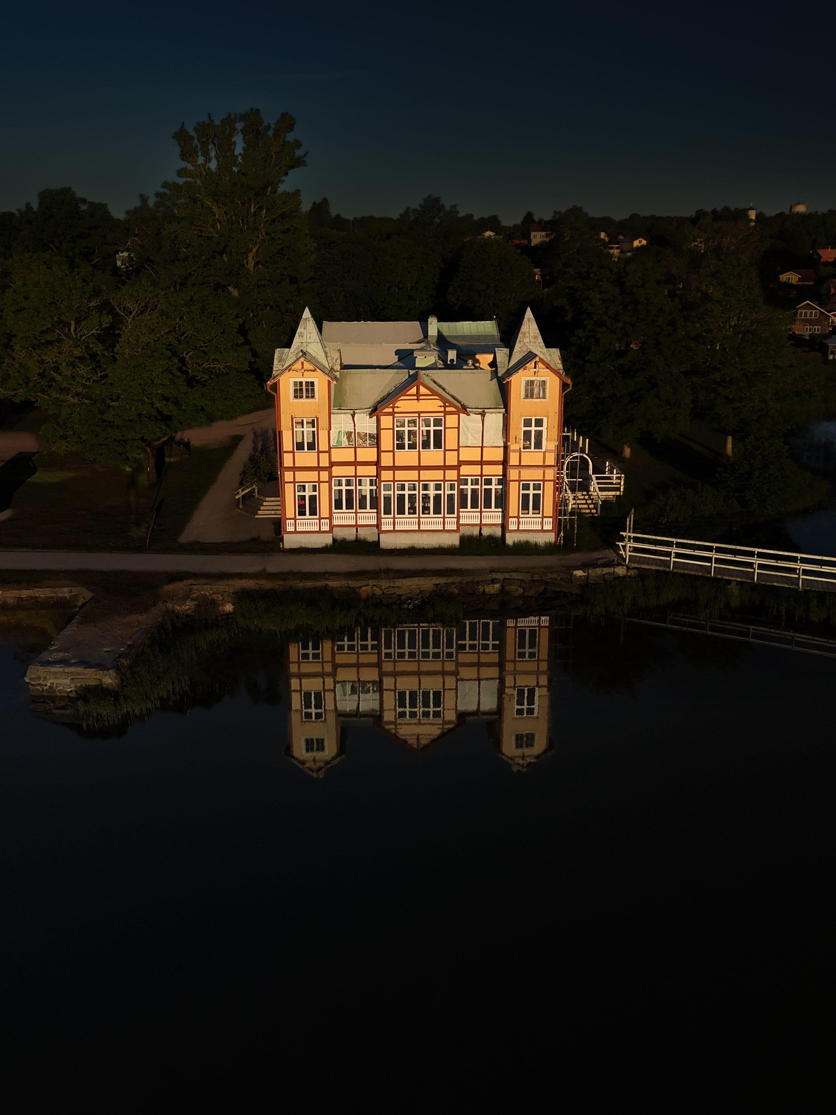 D_B015 Reflections at Källör Society House