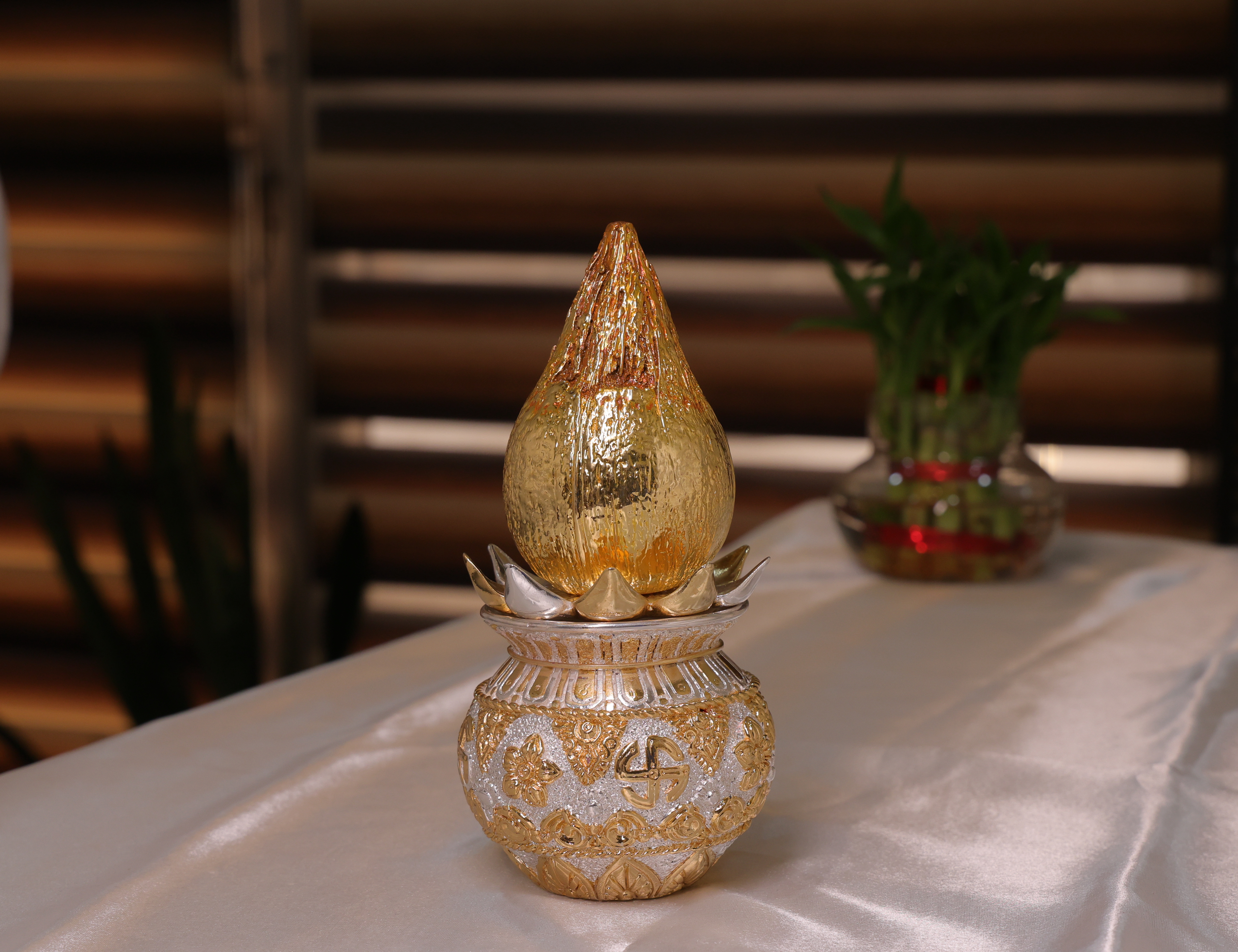 Rajat Swarn Nariyal with Kalash – Auspicious Divine Decor