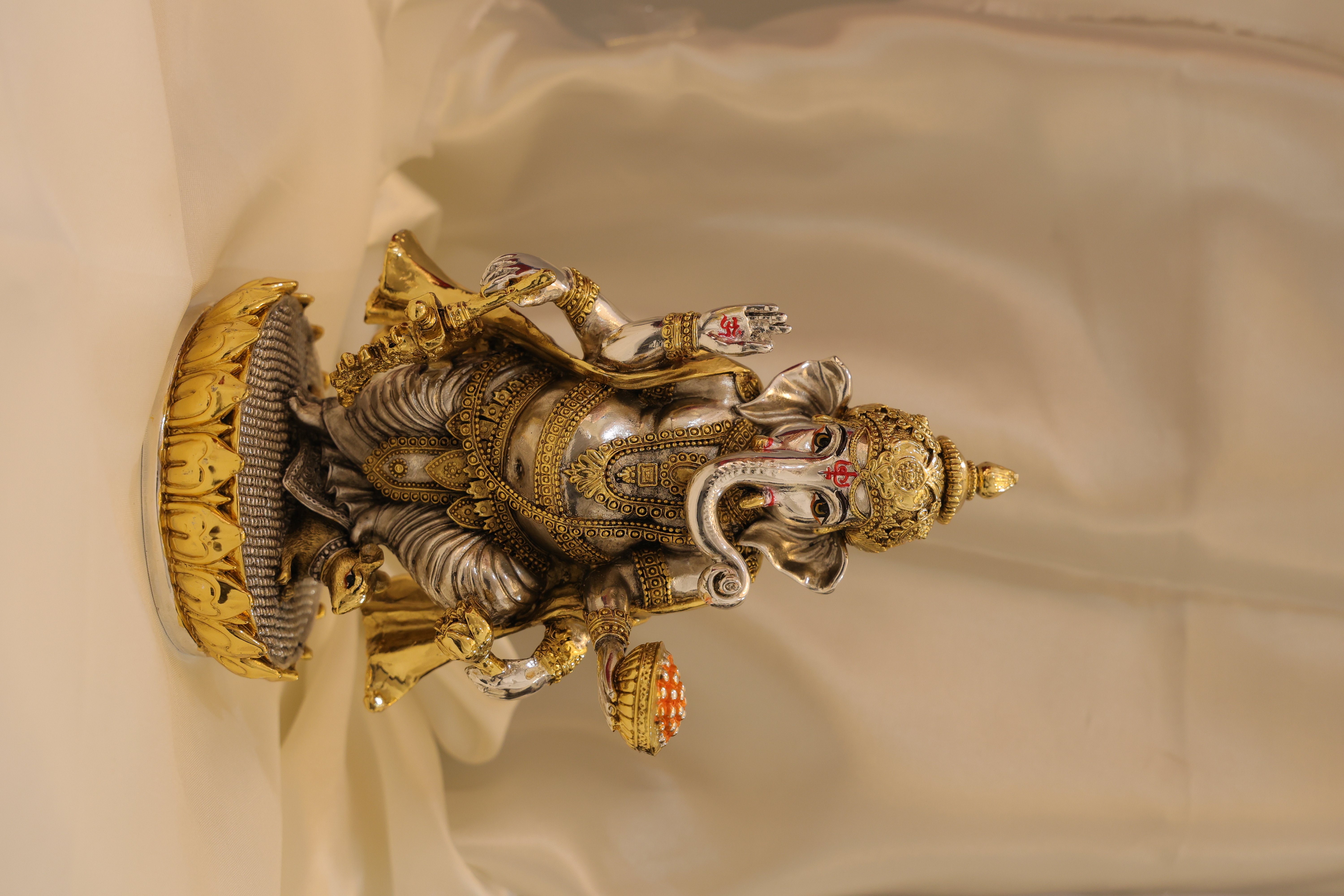 Rajat Swarn Vighnaharta Shree Ganesha 