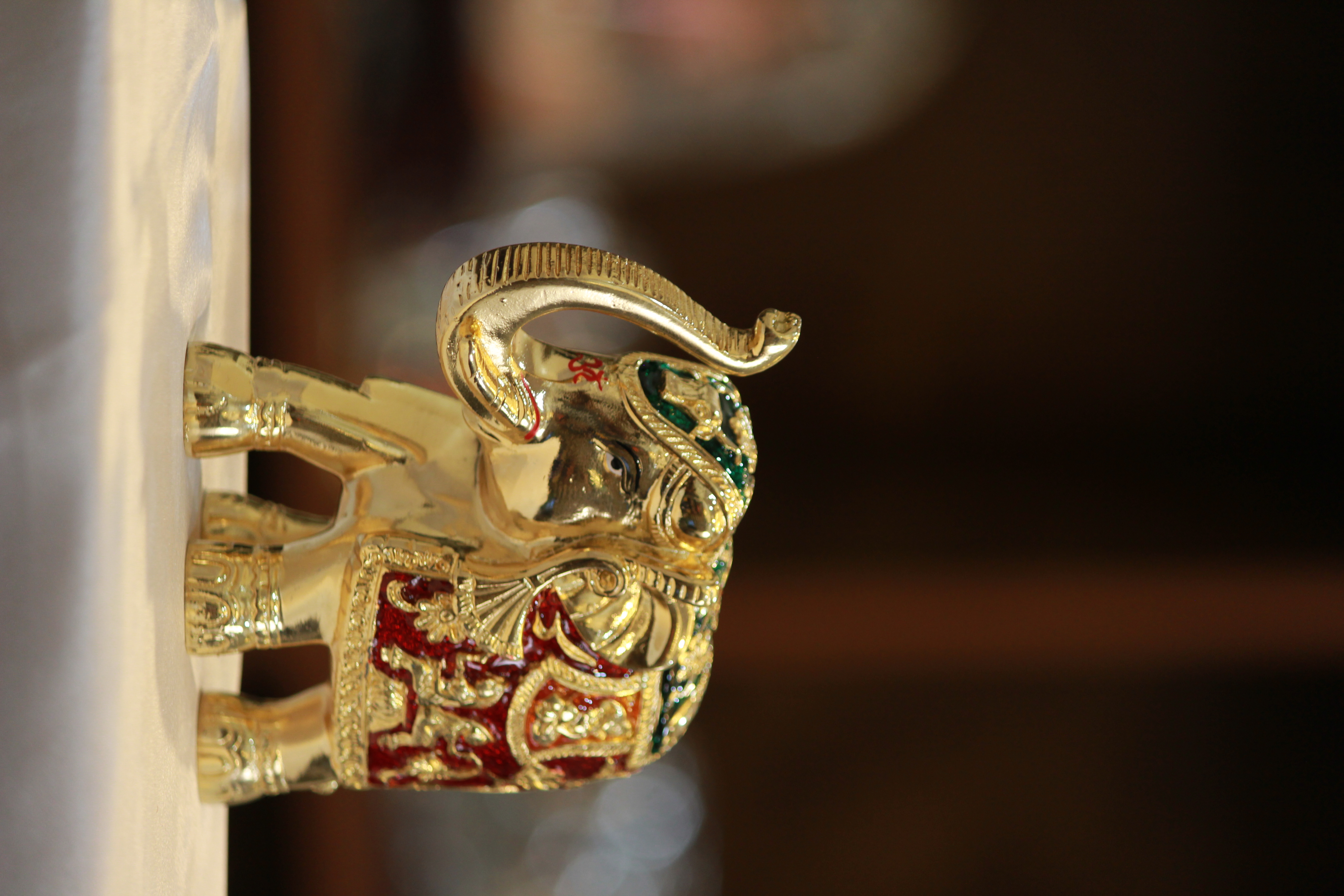 Regal Elephant – Golden Artistry of Prosperity