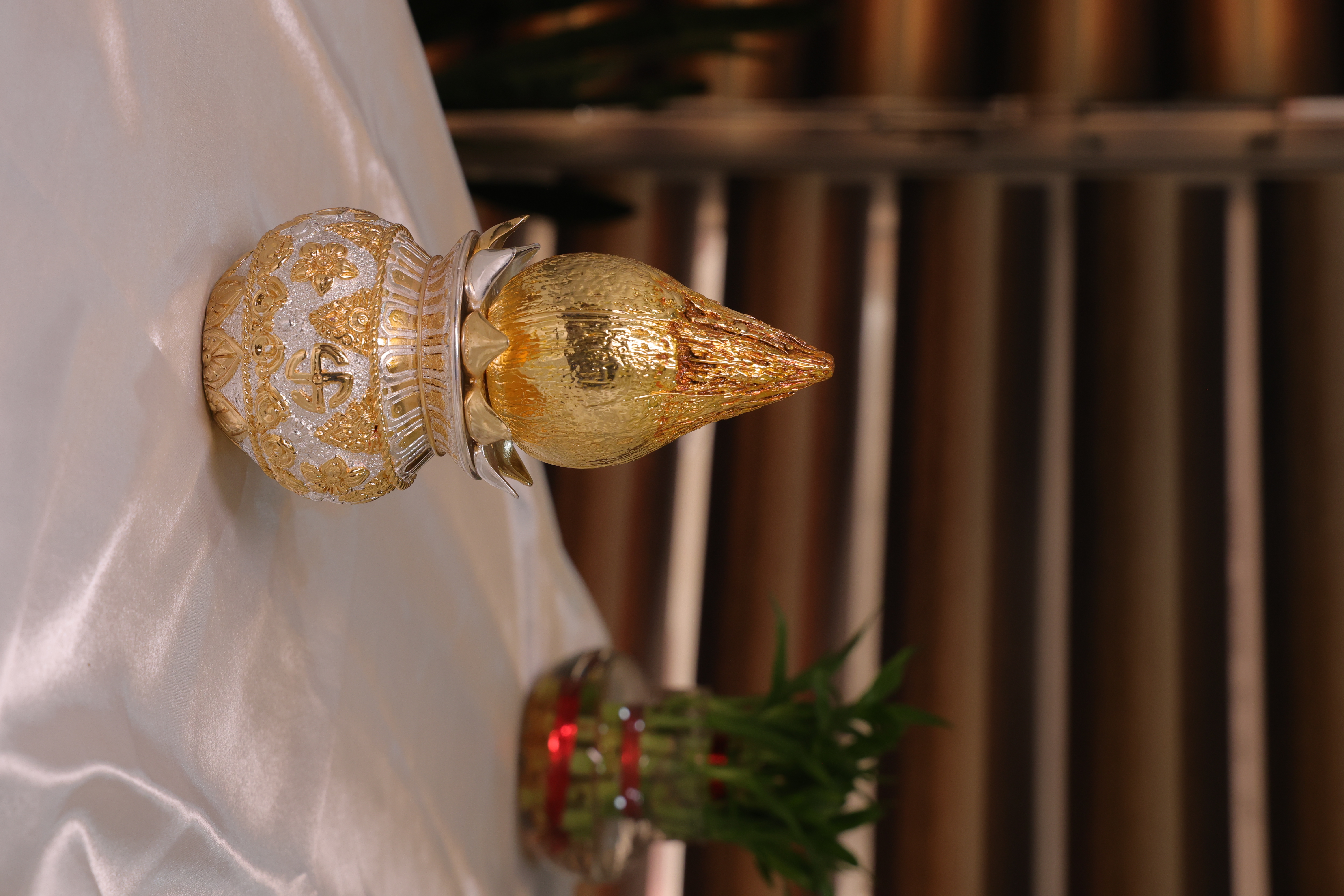 Rajat Swarn Nariyal with Kalash – Auspicious Divine Decor