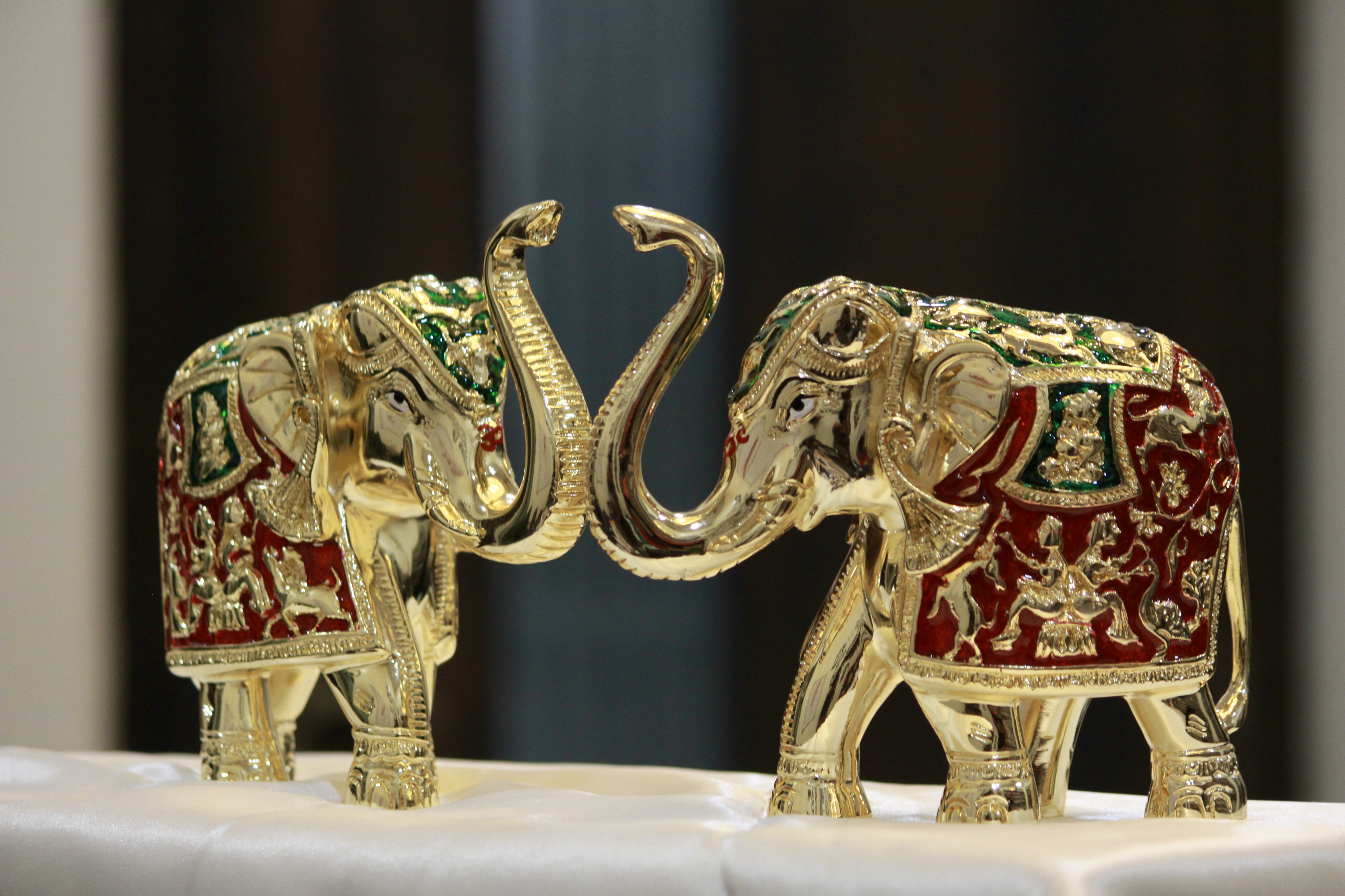 Regal Elephant – Golden Artistry of Prosperity