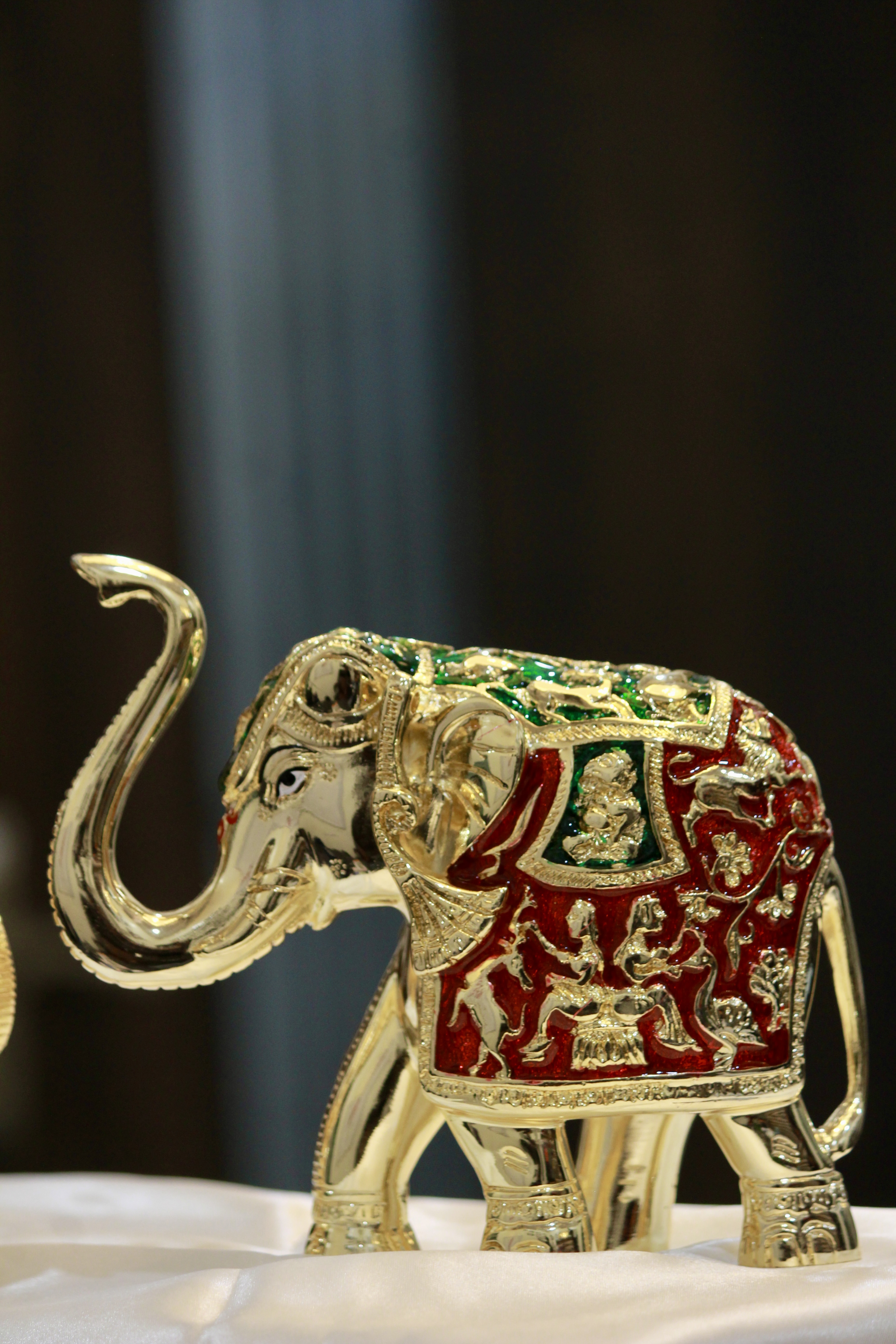 Regal Elephant – Golden Artistry of Prosperity