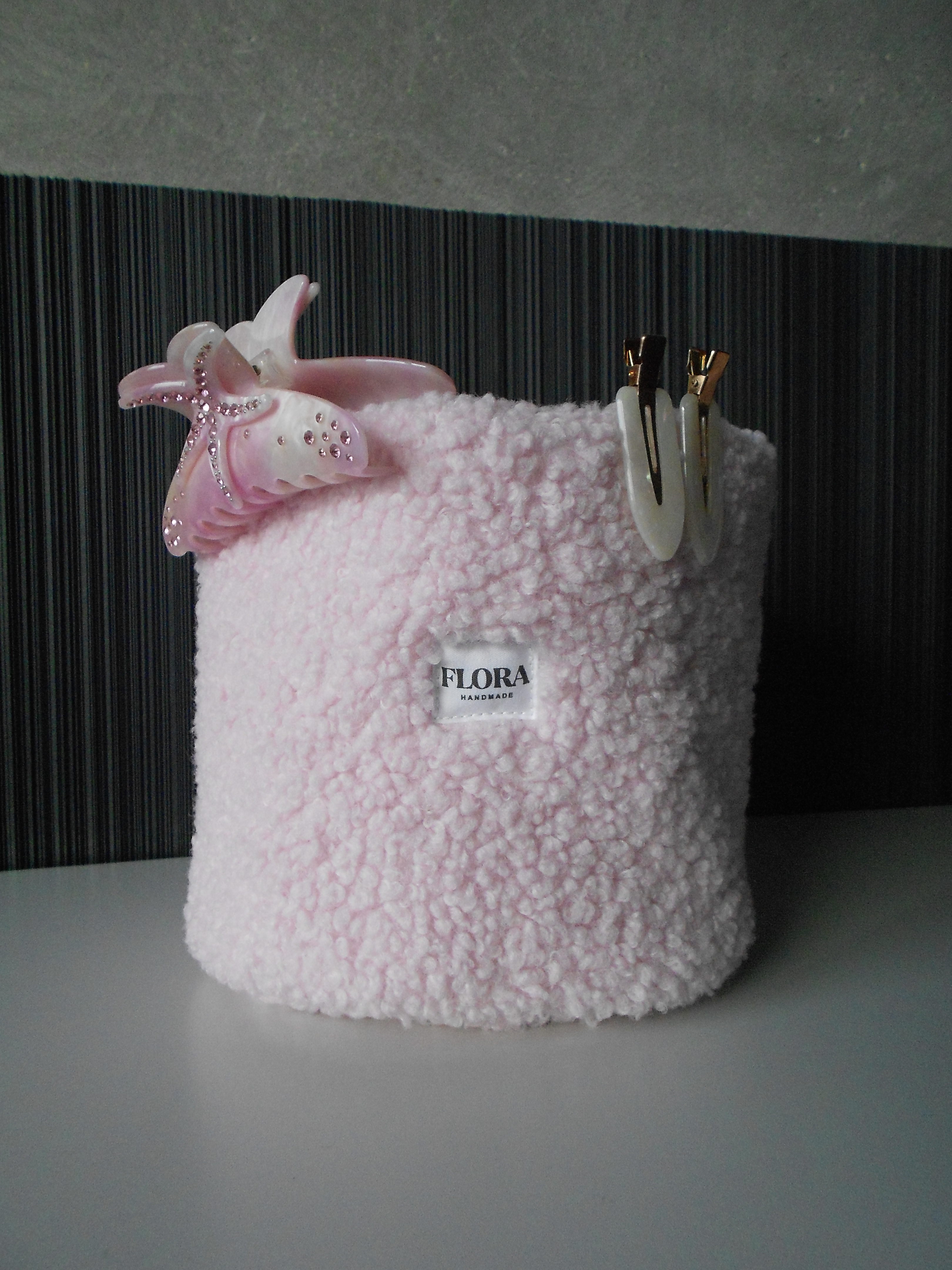 Minkštas kosmetikos priemonių dėklas Bucket