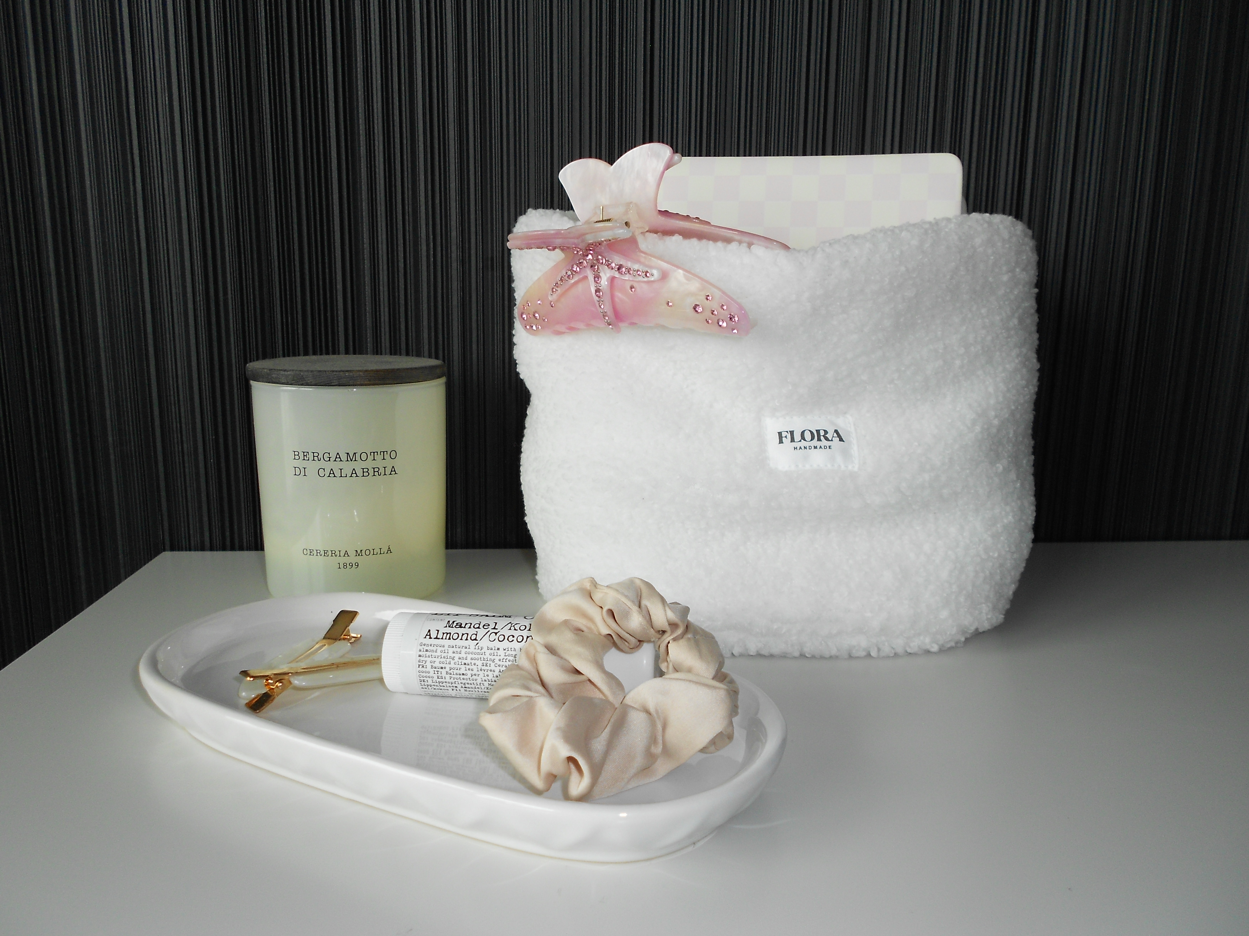 Minkštas kosmetikos priemonių dėklas Bucket