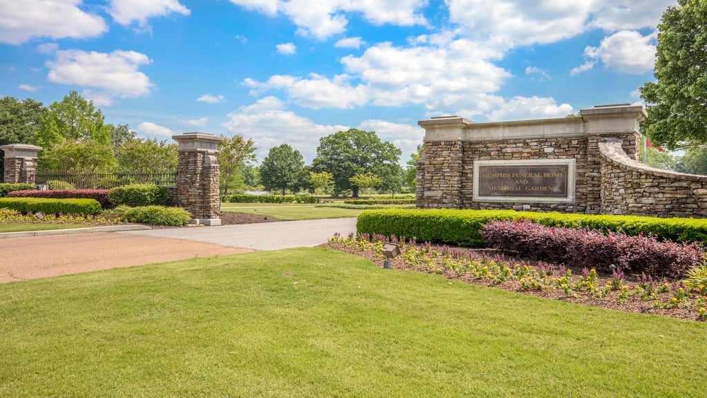 Memorial Gardens-Eagle Mausoleum(Companion)