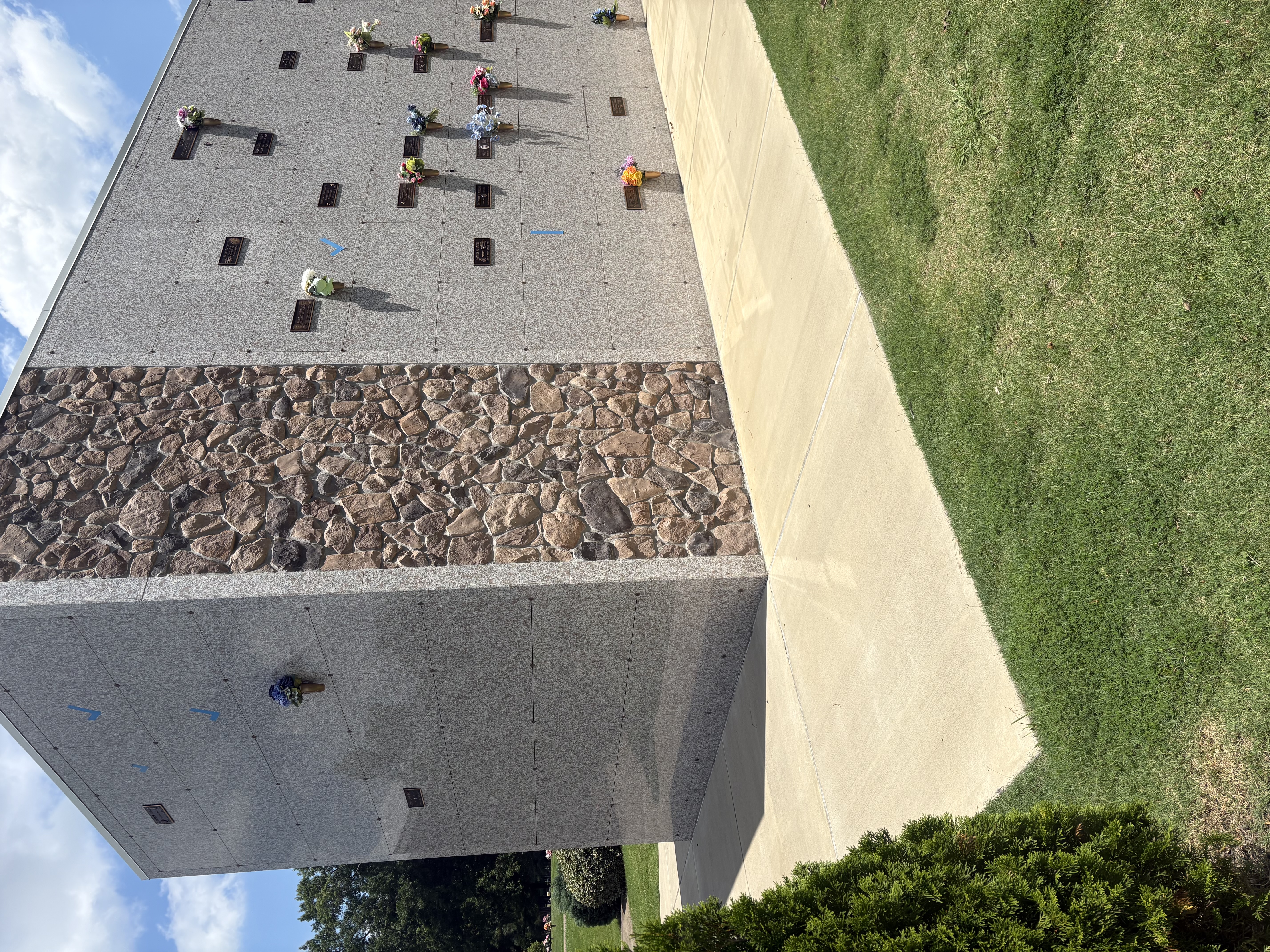 Memorial Park - Pineview Mausoleum