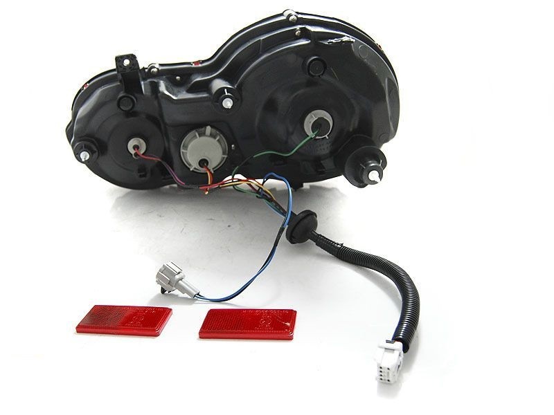 **Nissan R35 GT-R 09/- galiniai žibintai su raudonu atnaujinimu**