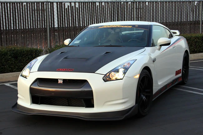 Nissan GTR R35 09-16 Seibon VSII anglies pluošto variklio dangtis