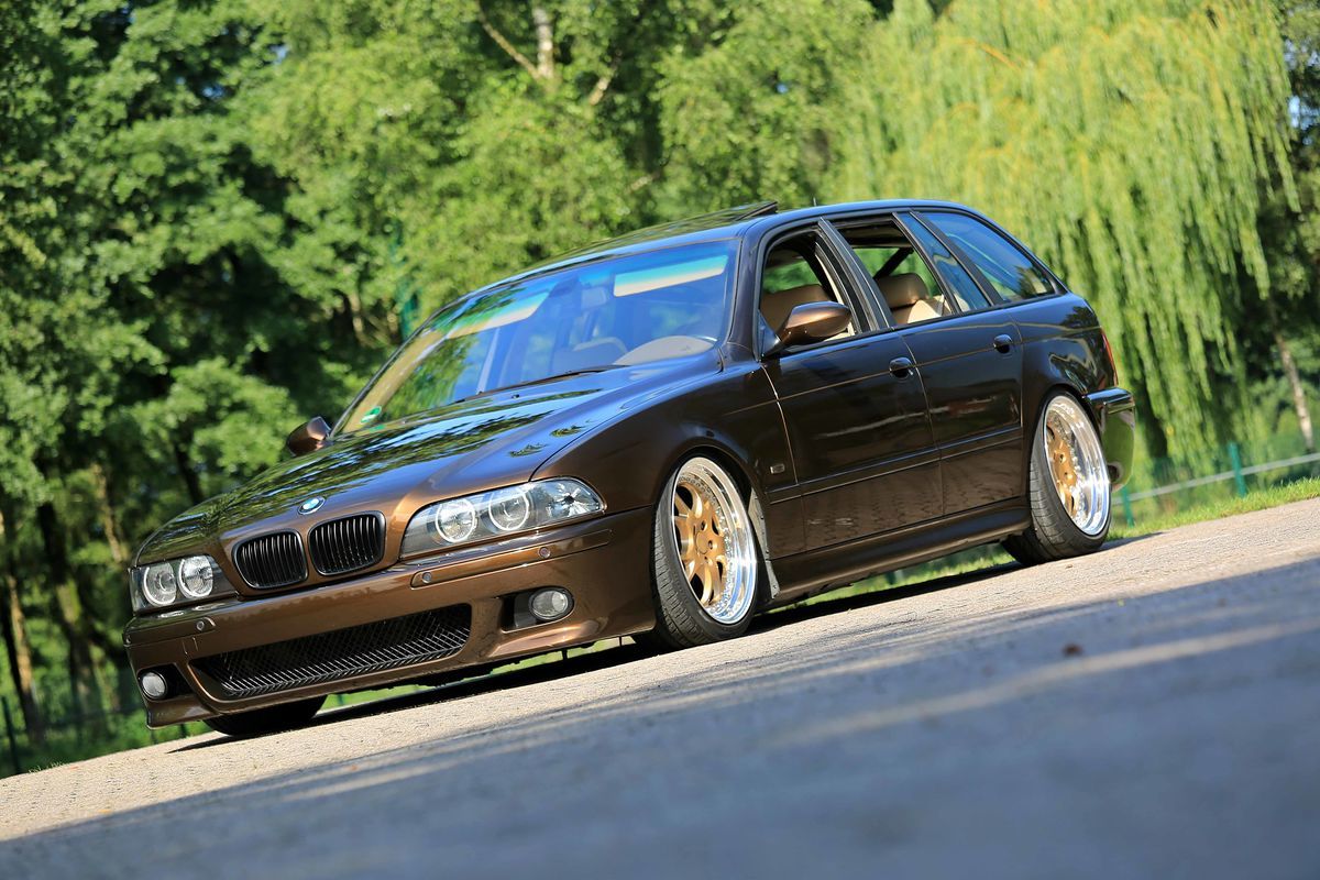 M Sport / M5 priekinis bamperis BMW E39 96-03 su PDC / poveržlės skylėmis