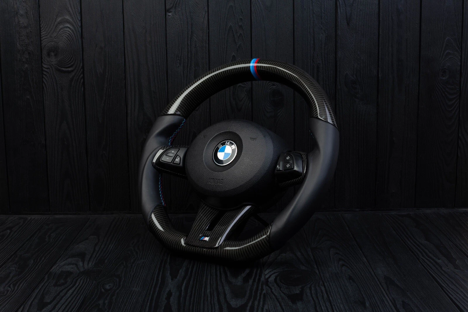 BMW E6X Napa odos vairas su raudonomis juostelėmis / ne SMG