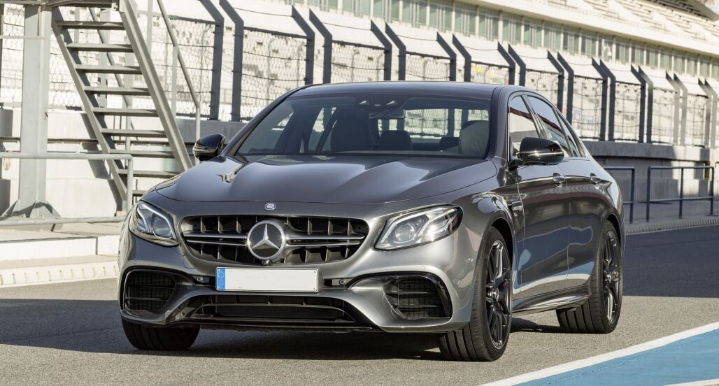 Centrinės grotelės, tinkančios Mercedes E-klasės W213 S213 C238 A238 (2016+) chromuotos juodos E63 dizaino automobiliui