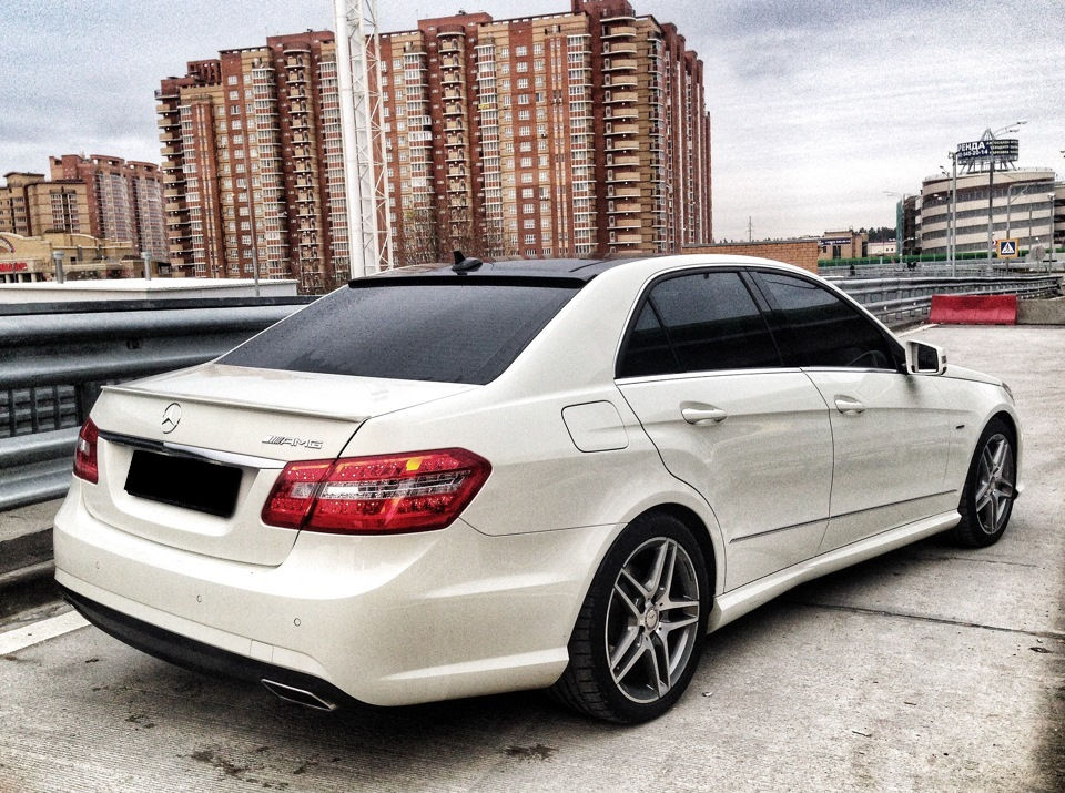 L-Design galinio lango spoileris / apsauga nuo saulės Mercedes E klasei W212
