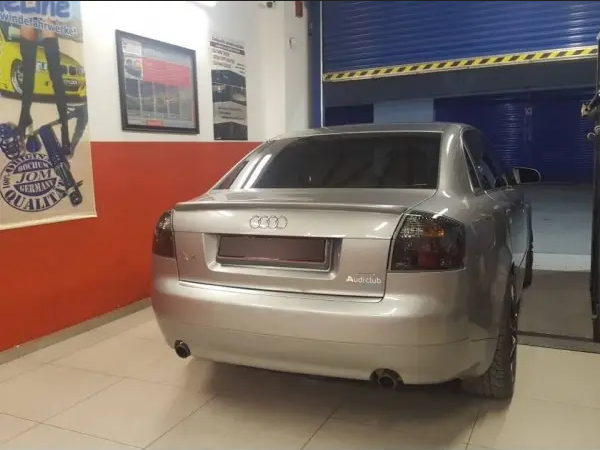 Tamsintų galinių žibintų komplektas AUDI A4 B6 00-04 SEDANUI