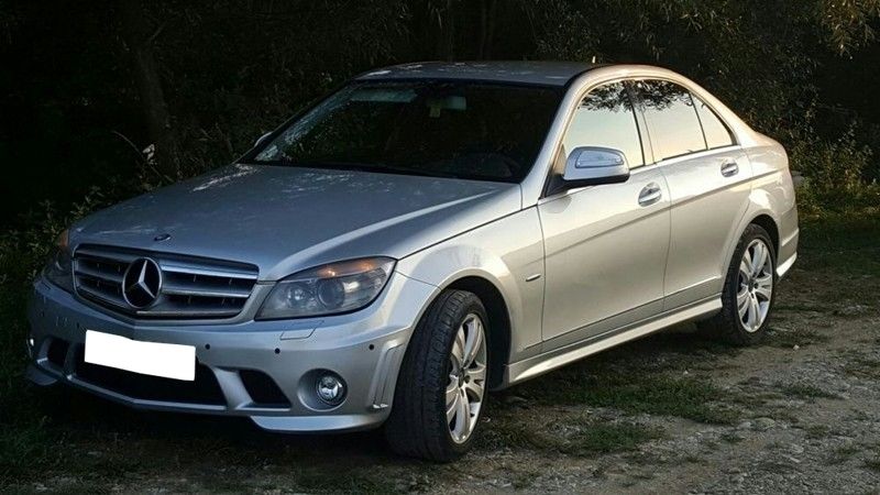 C63 ANG Sport stiliaus priekinis bamperis Mercedes W204 07-11 su PDC / rūko žibintais